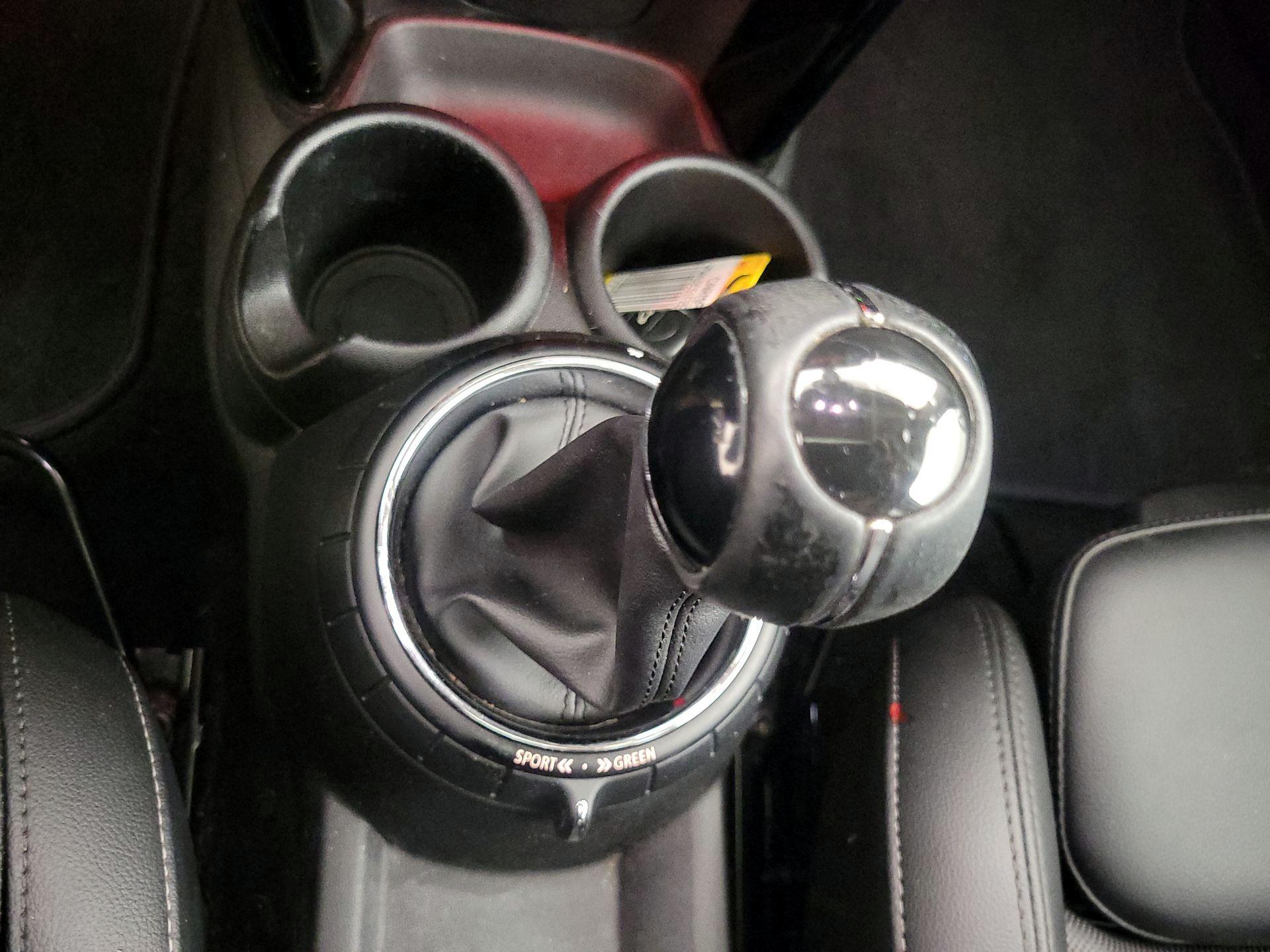Thumbnail: 2015 MINI Cooper Hardtop - 16