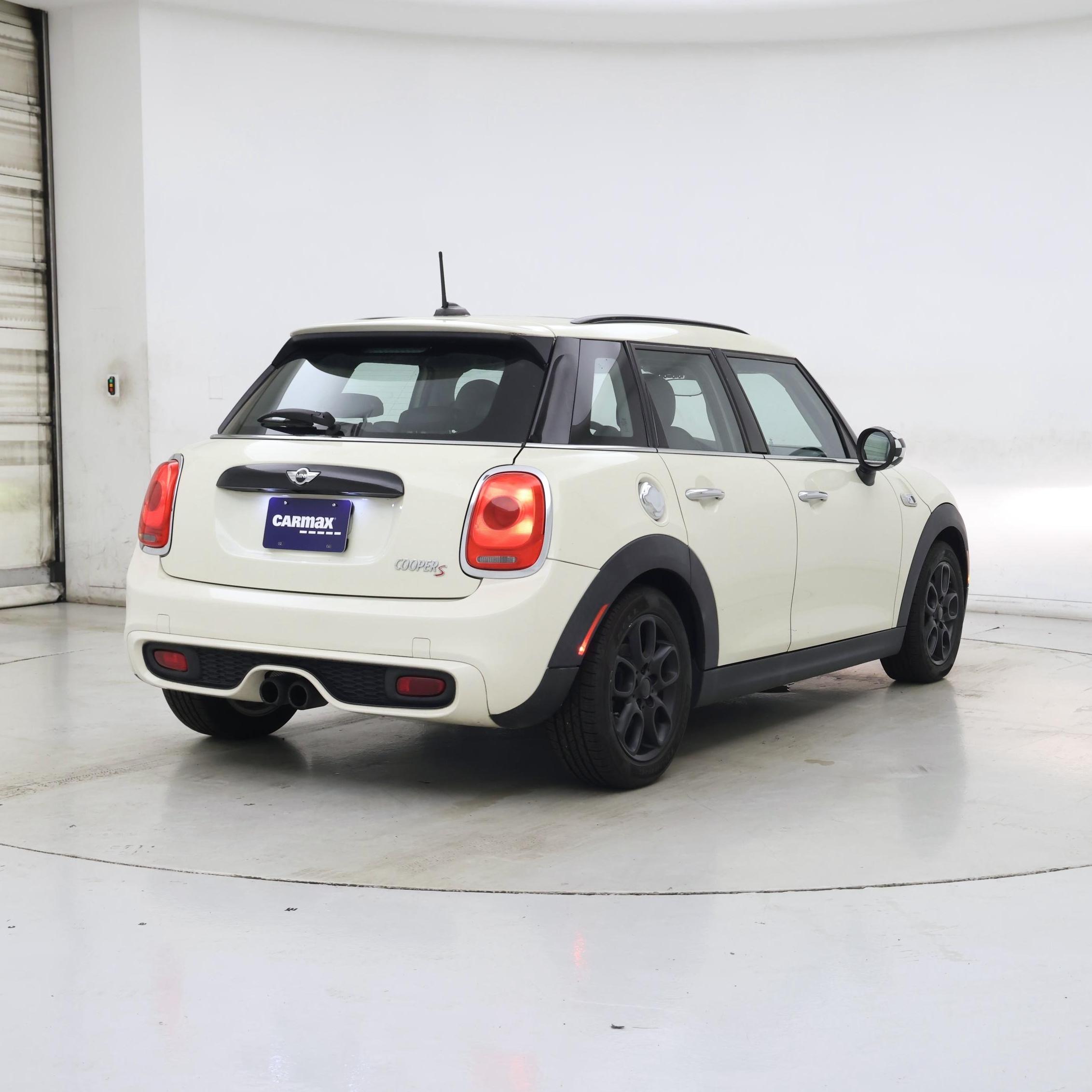 Thumbnail: 2015 MINI Cooper Hardtop - 8