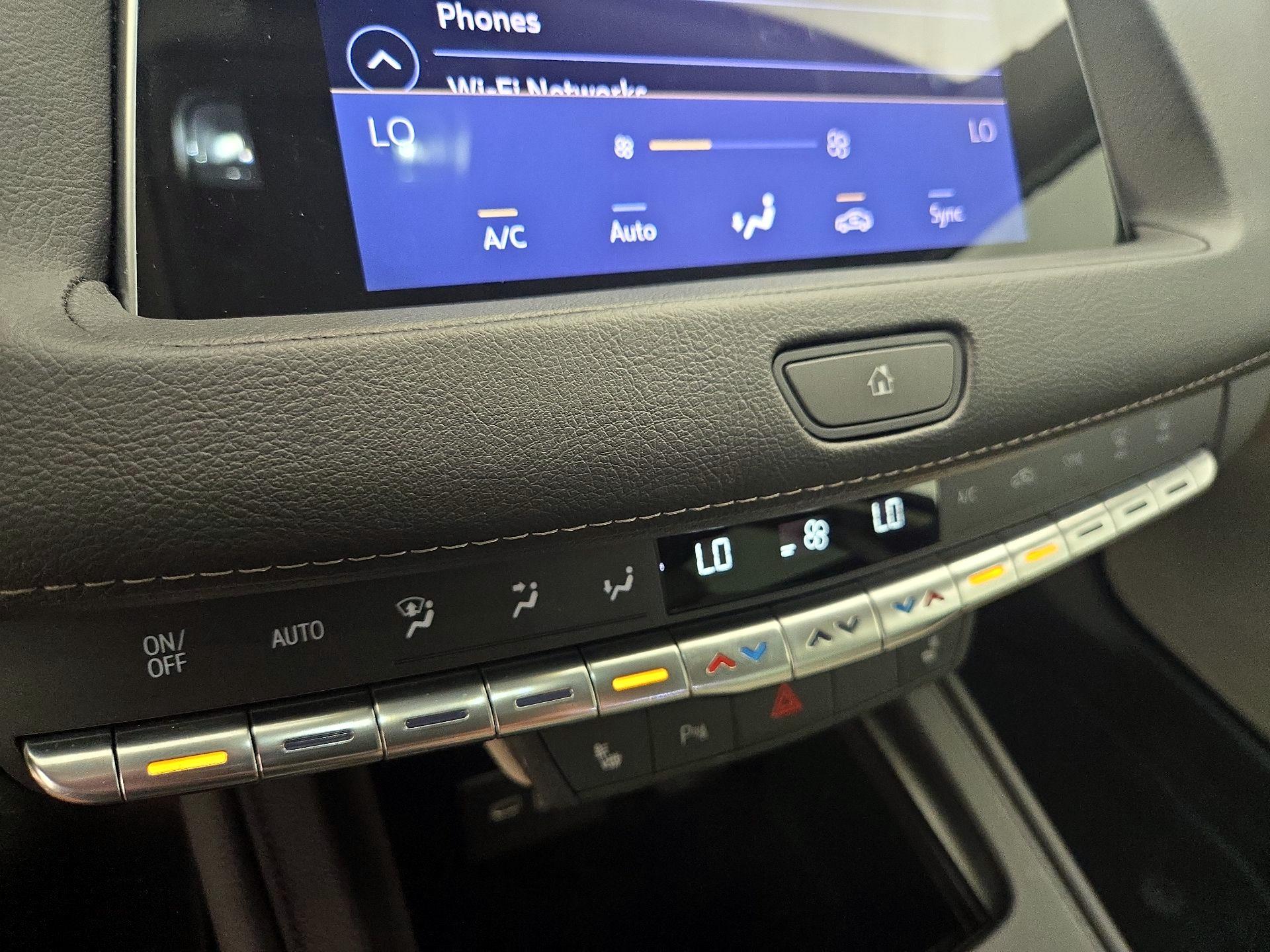 Thumbnail: 2023 Cadillac XT4 - 16
