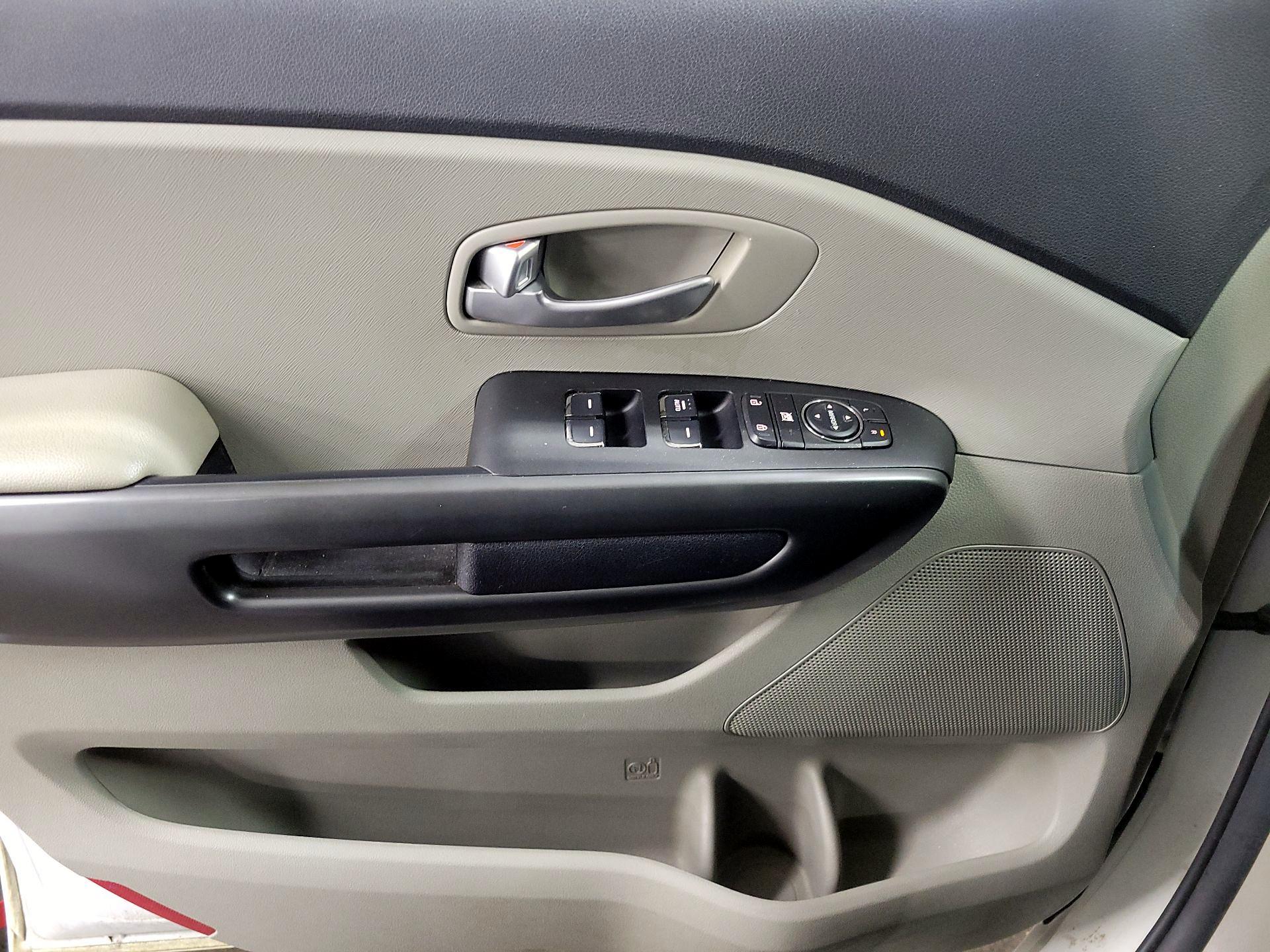 Thumbnail: 2019 Kia Sedona - 12