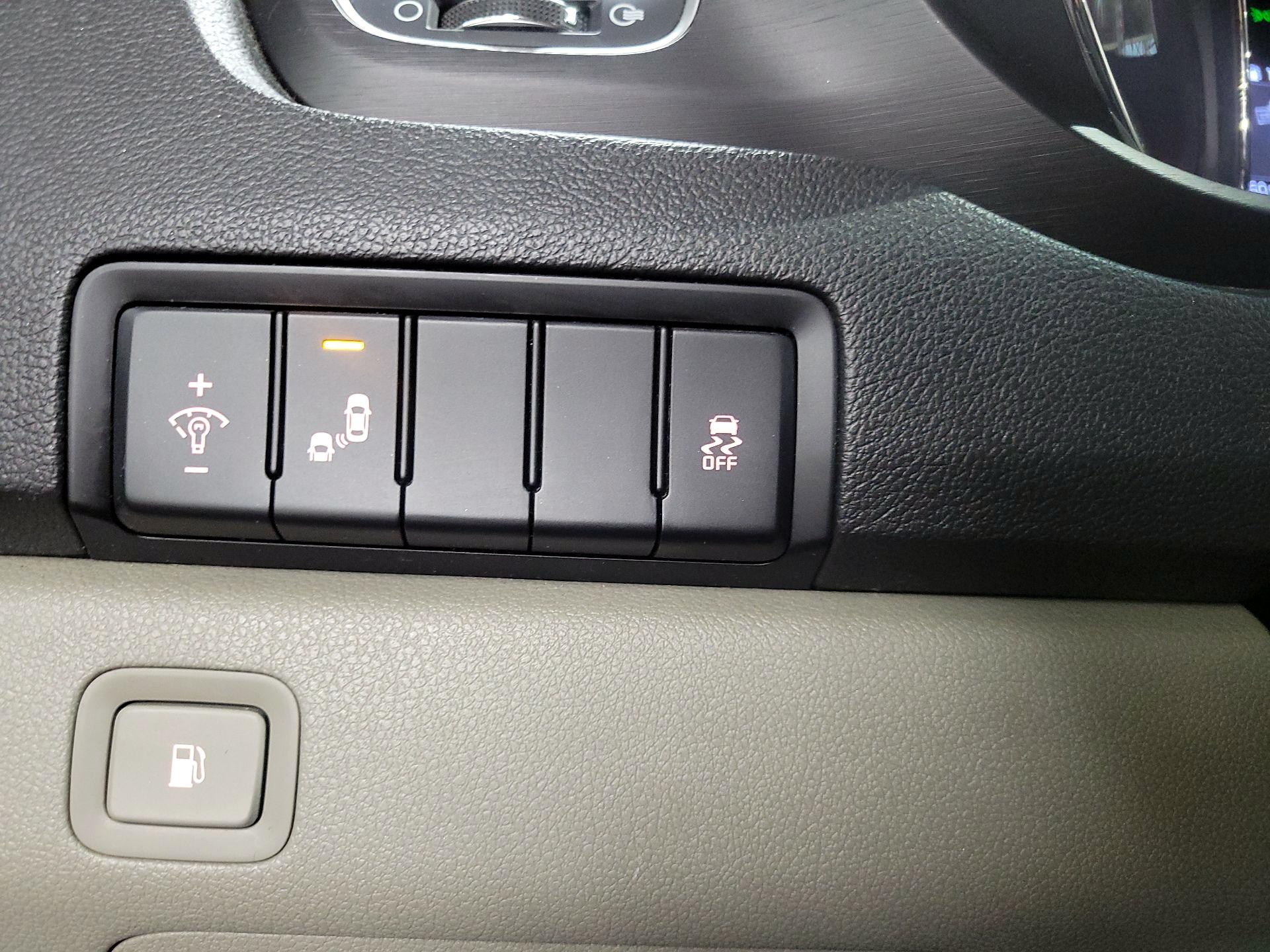 Thumbnail: 2019 Kia Sedona - 13