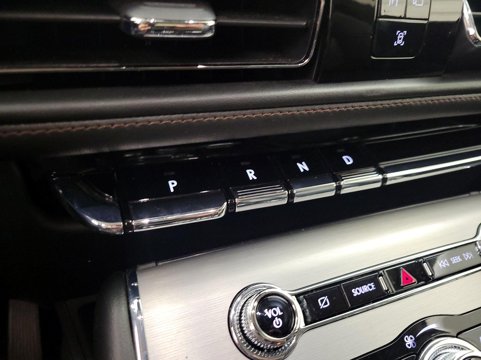 Thumbnail: 2022 Lincoln Aviator - 18