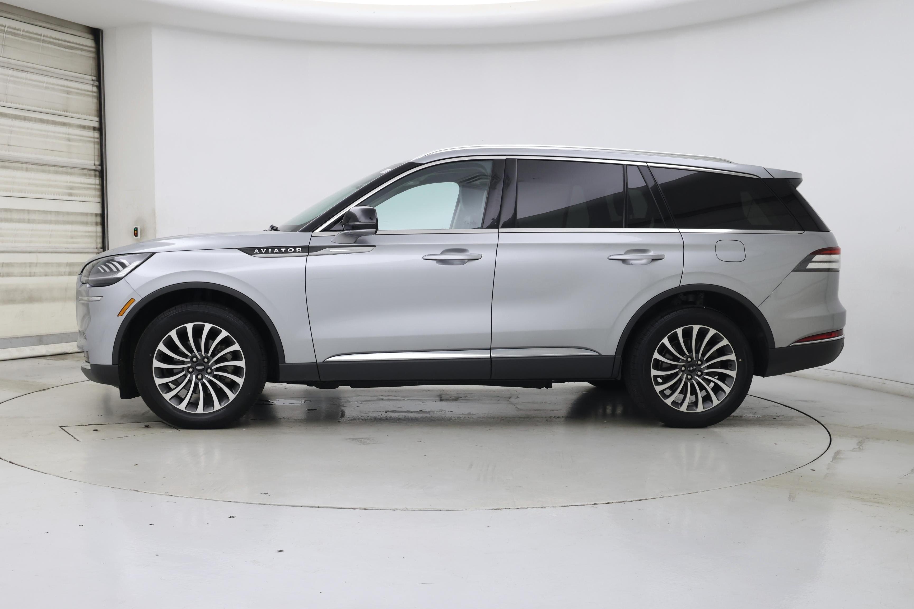 Thumbnail: 2022 Lincoln Aviator - 3