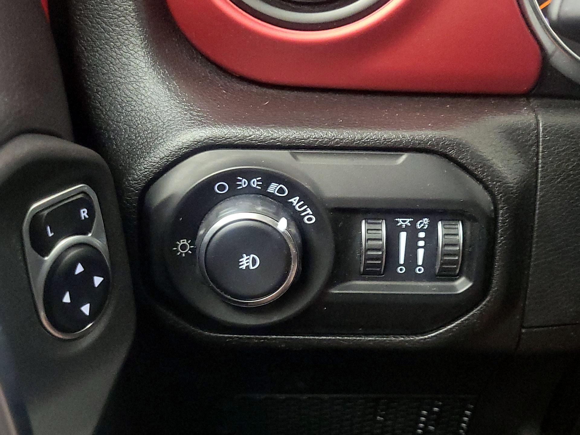Thumbnail: 2018 Jeep Wrangler - 13