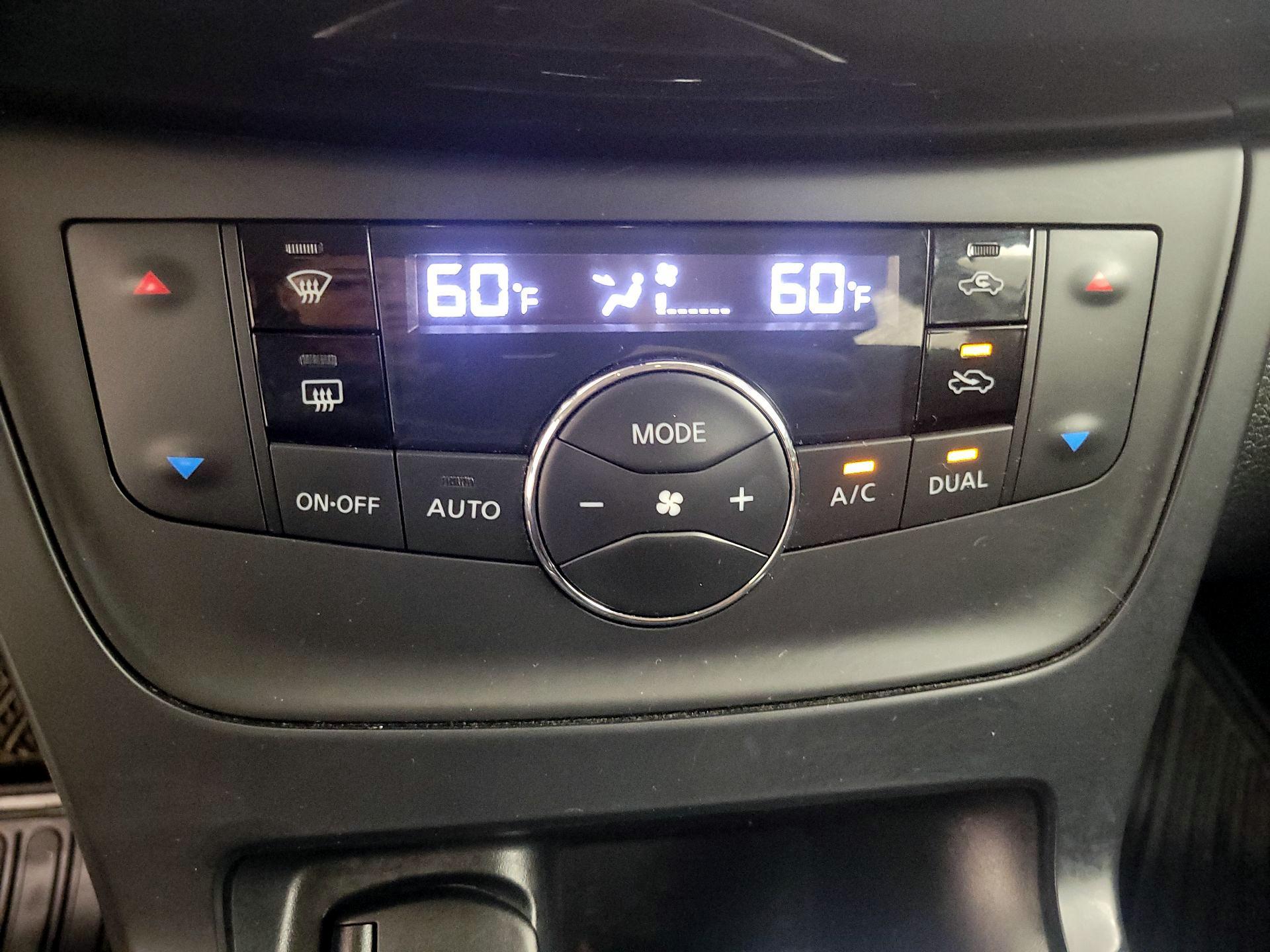 Thumbnail: 2019 Nissan Sentra - 16