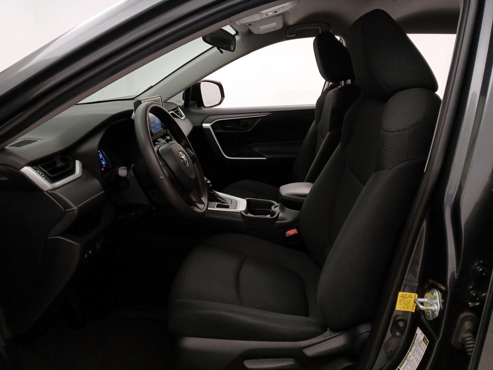 Thumbnail: 2021 Toyota RAV4 - 11