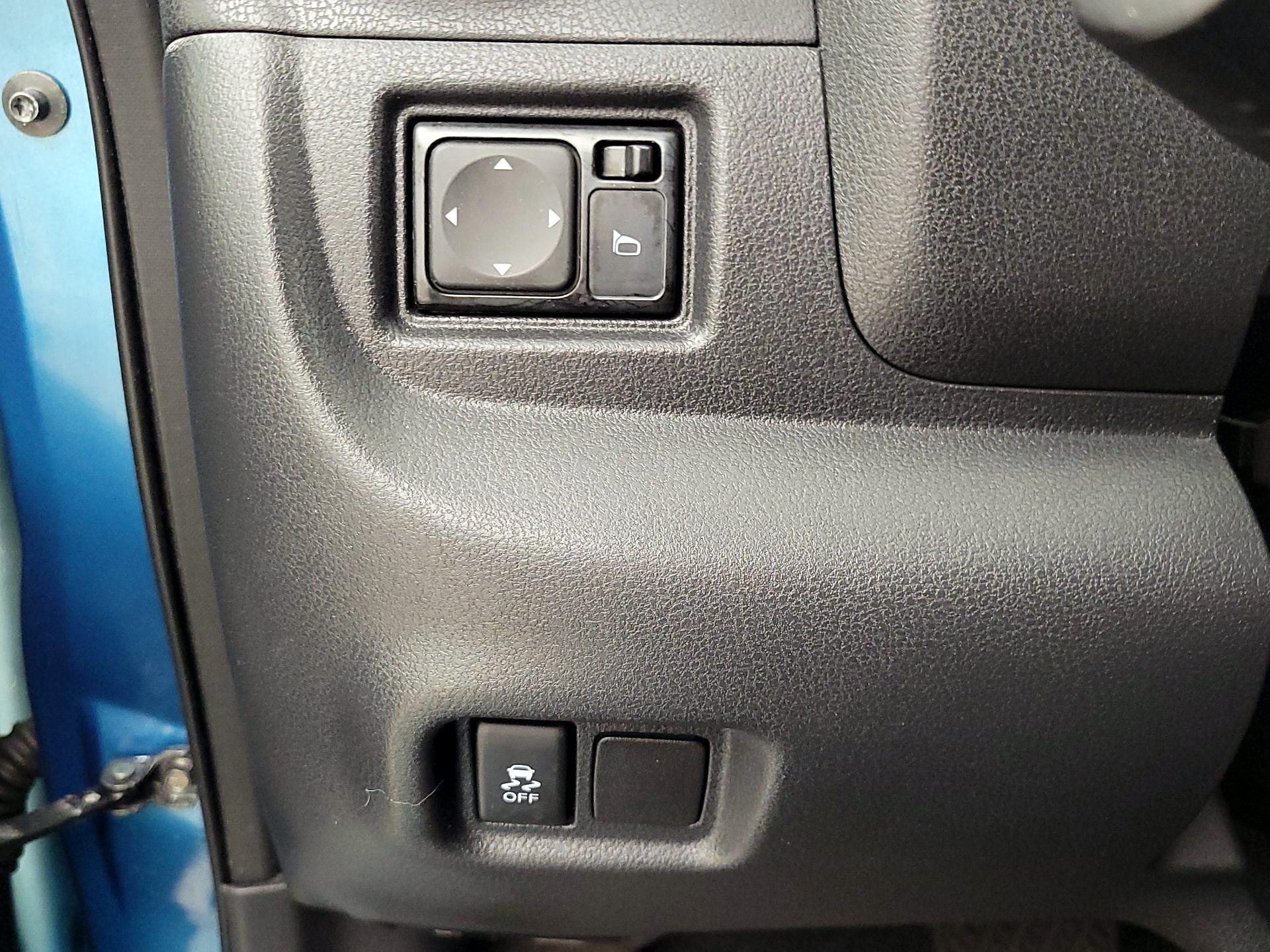 Thumbnail: 2014 Nissan Versa Note - 13