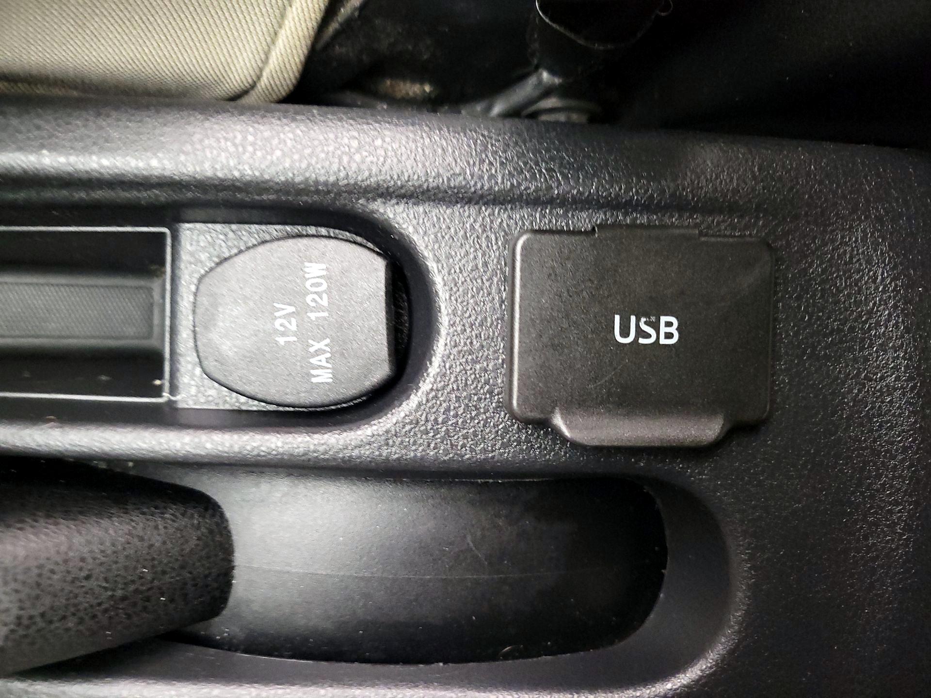 Thumbnail: 2014 Nissan Versa Note - 18