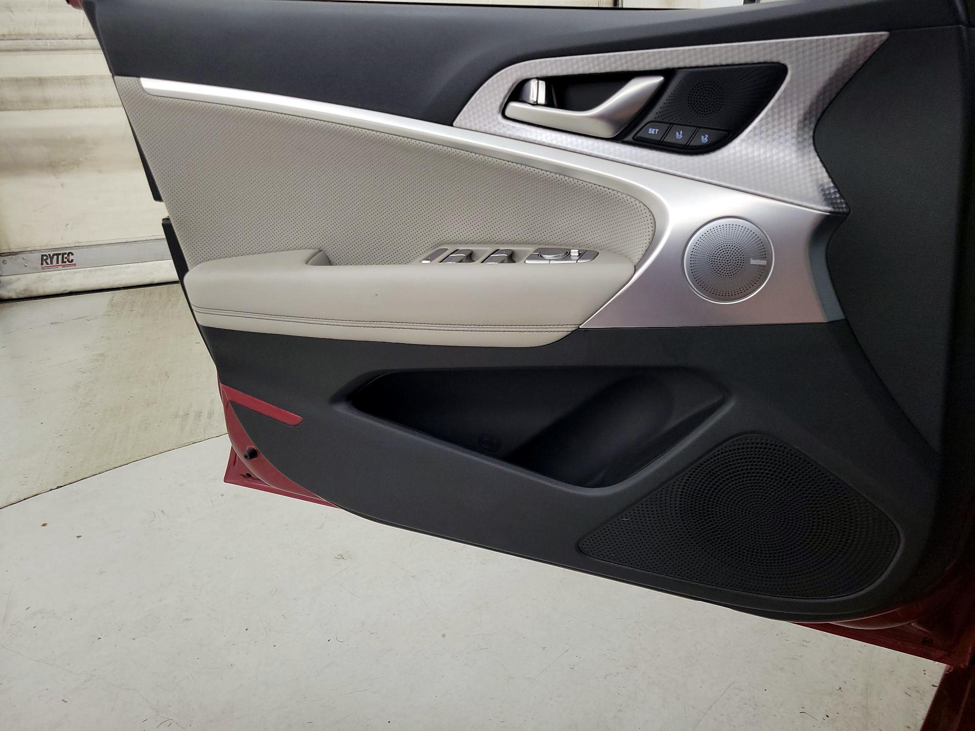 Thumbnail: 2023 Genesis G70 - 12