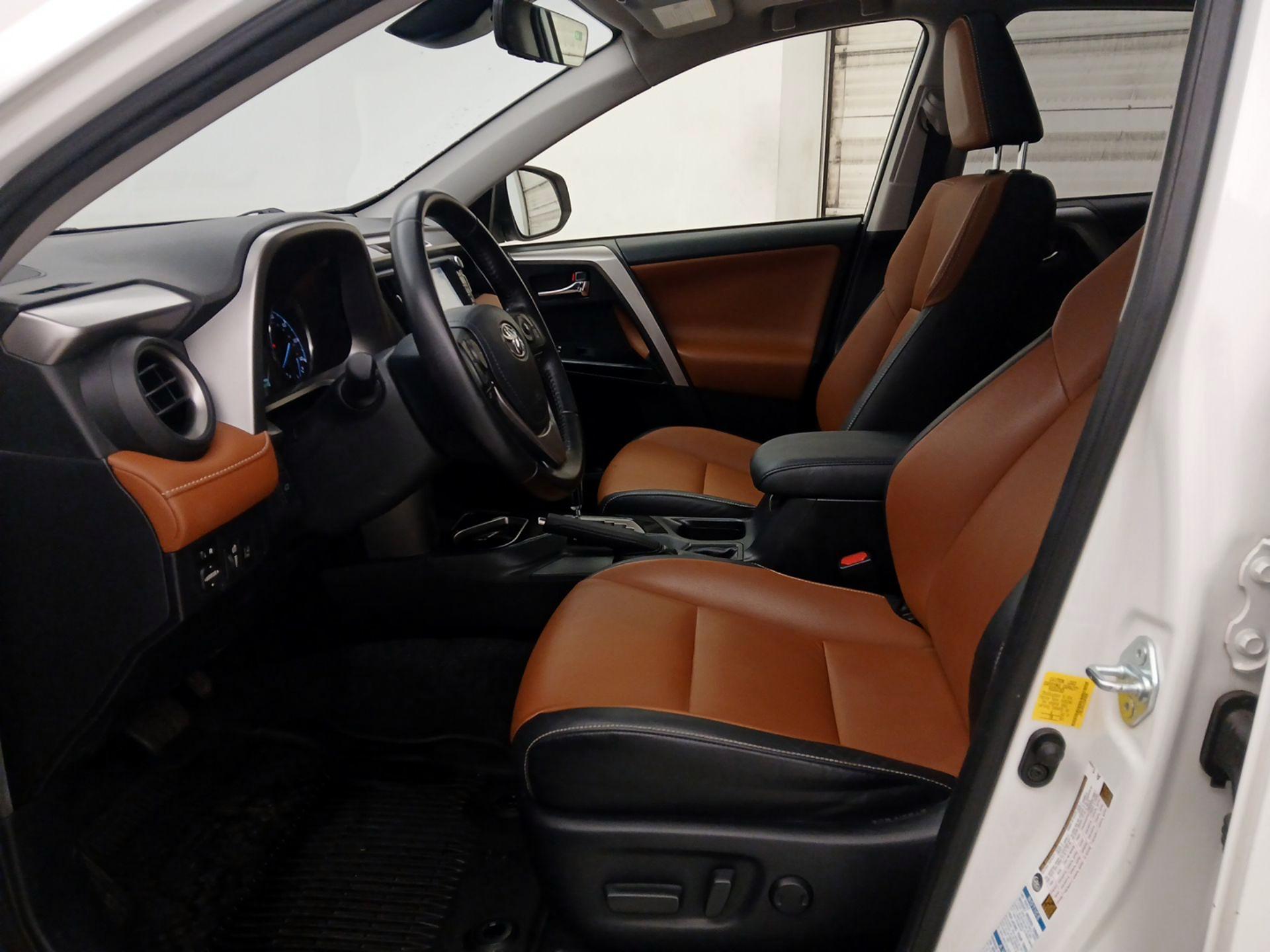 Thumbnail: 2016 Toyota RAV4 - 11