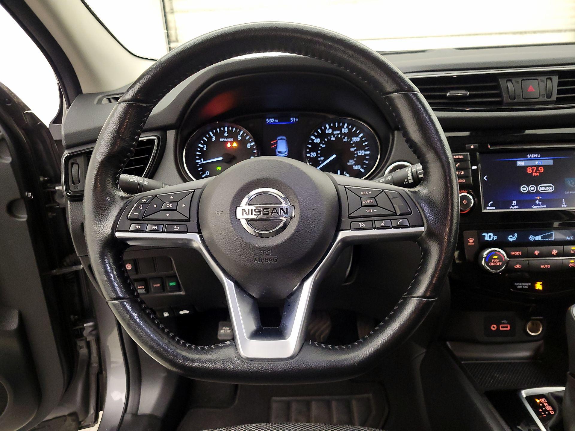 Thumbnail: 2020 Nissan Rogue Sport - 10