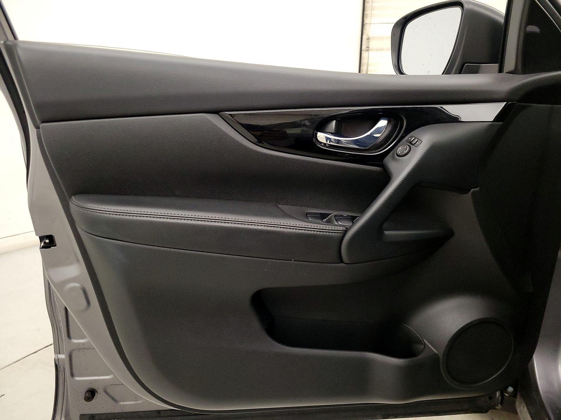 Thumbnail: 2020 Nissan Rogue Sport - 12