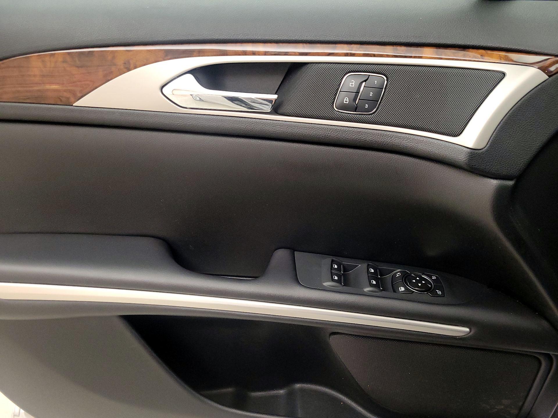 Thumbnail: 2015 Lincoln MKZ - 12