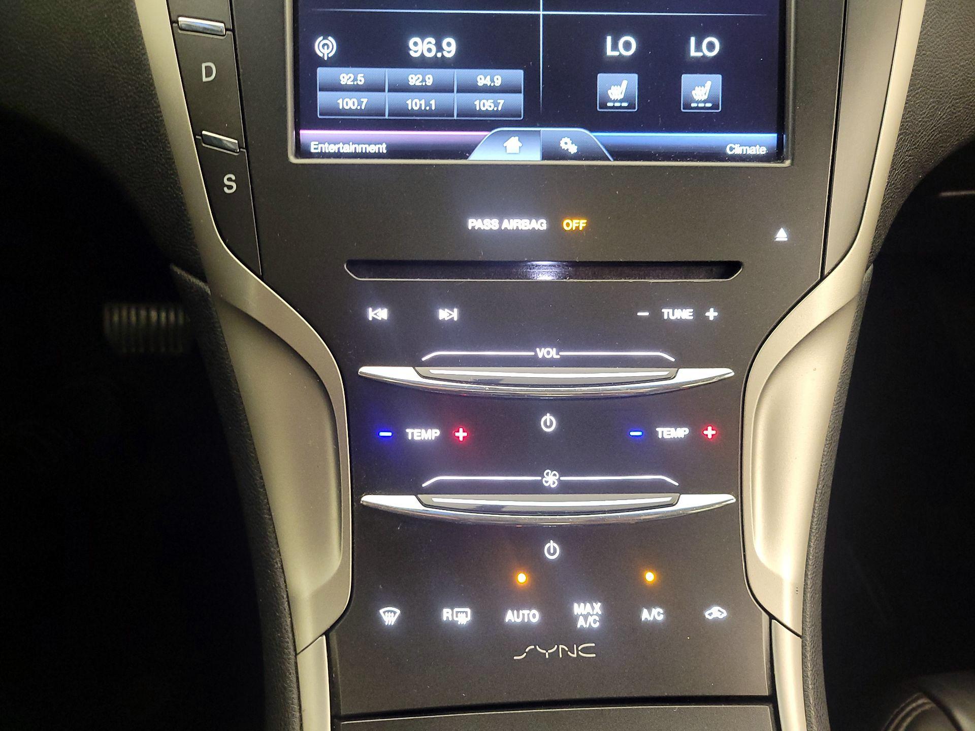 Thumbnail: 2015 Lincoln MKZ - 16