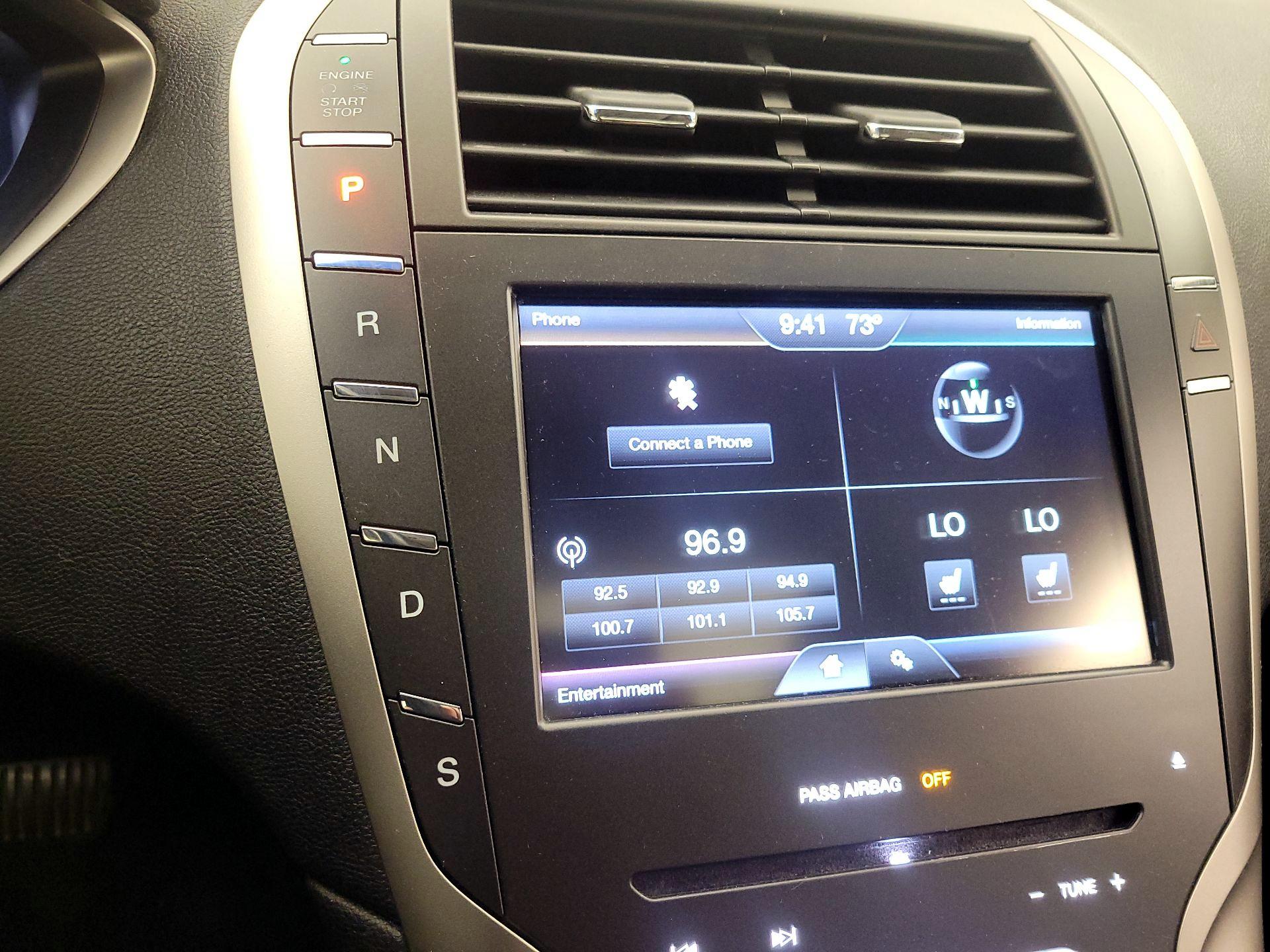 Thumbnail: 2015 Lincoln MKZ - 17