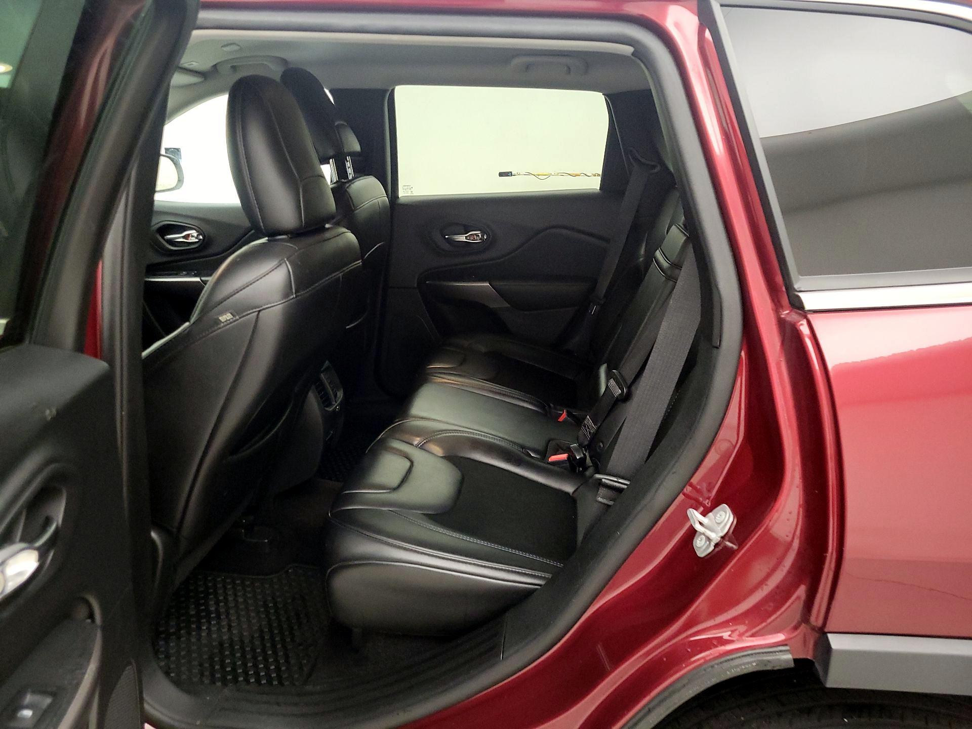 Thumbnail: 2019 Jeep Cherokee - 19