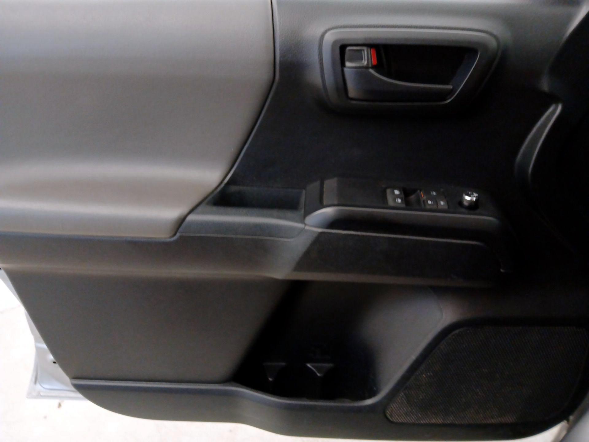 Thumbnail: 2017 Toyota Tacoma - 12