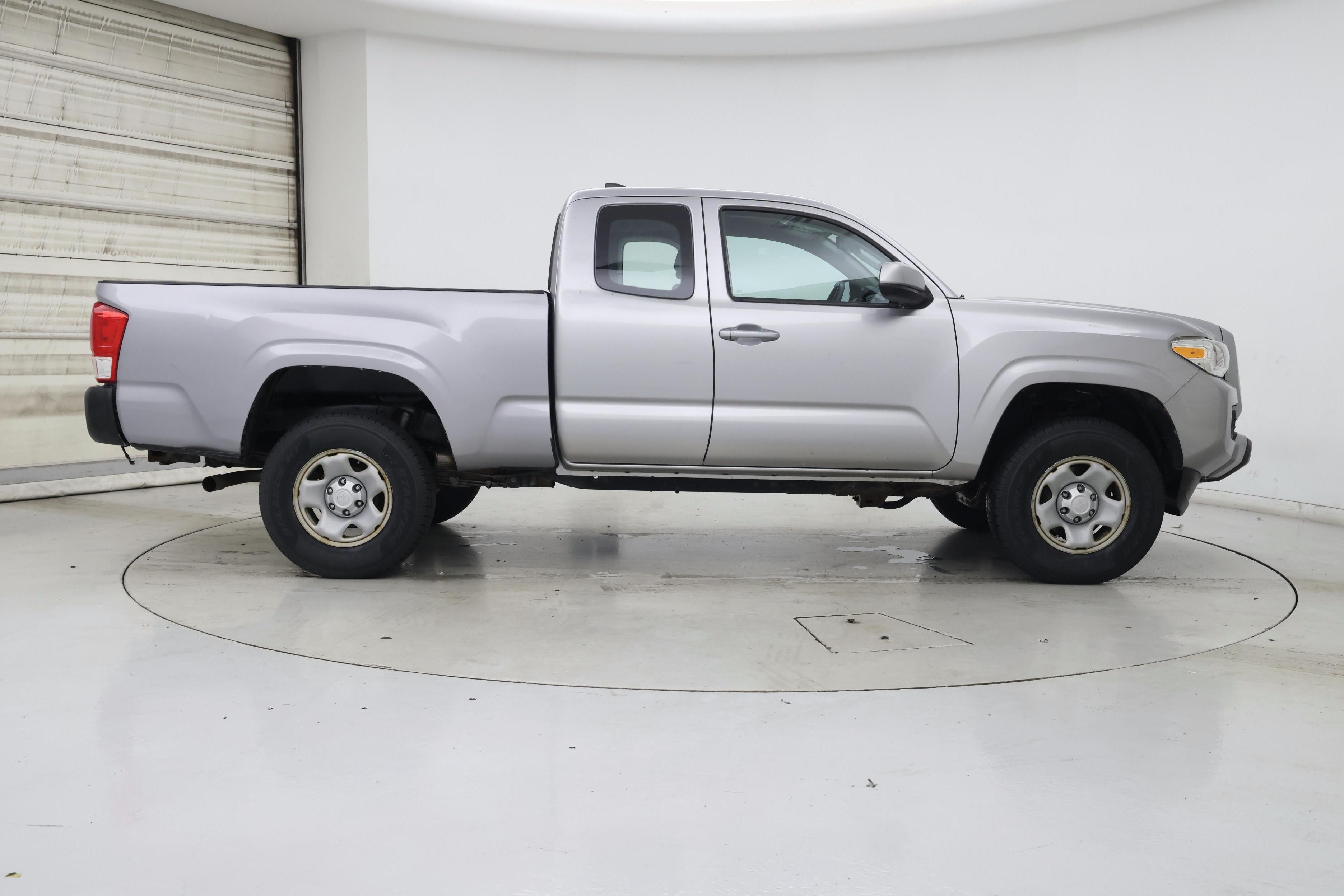 Thumbnail: 2017 Toyota Tacoma - 7