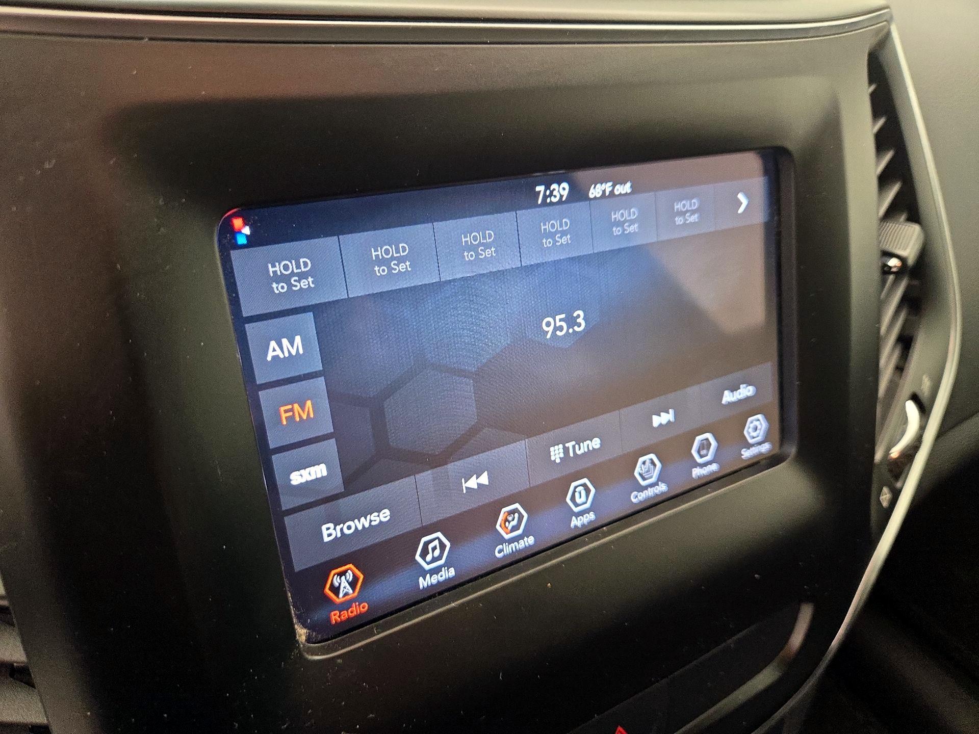 Thumbnail: 2020 Jeep Cherokee - 15