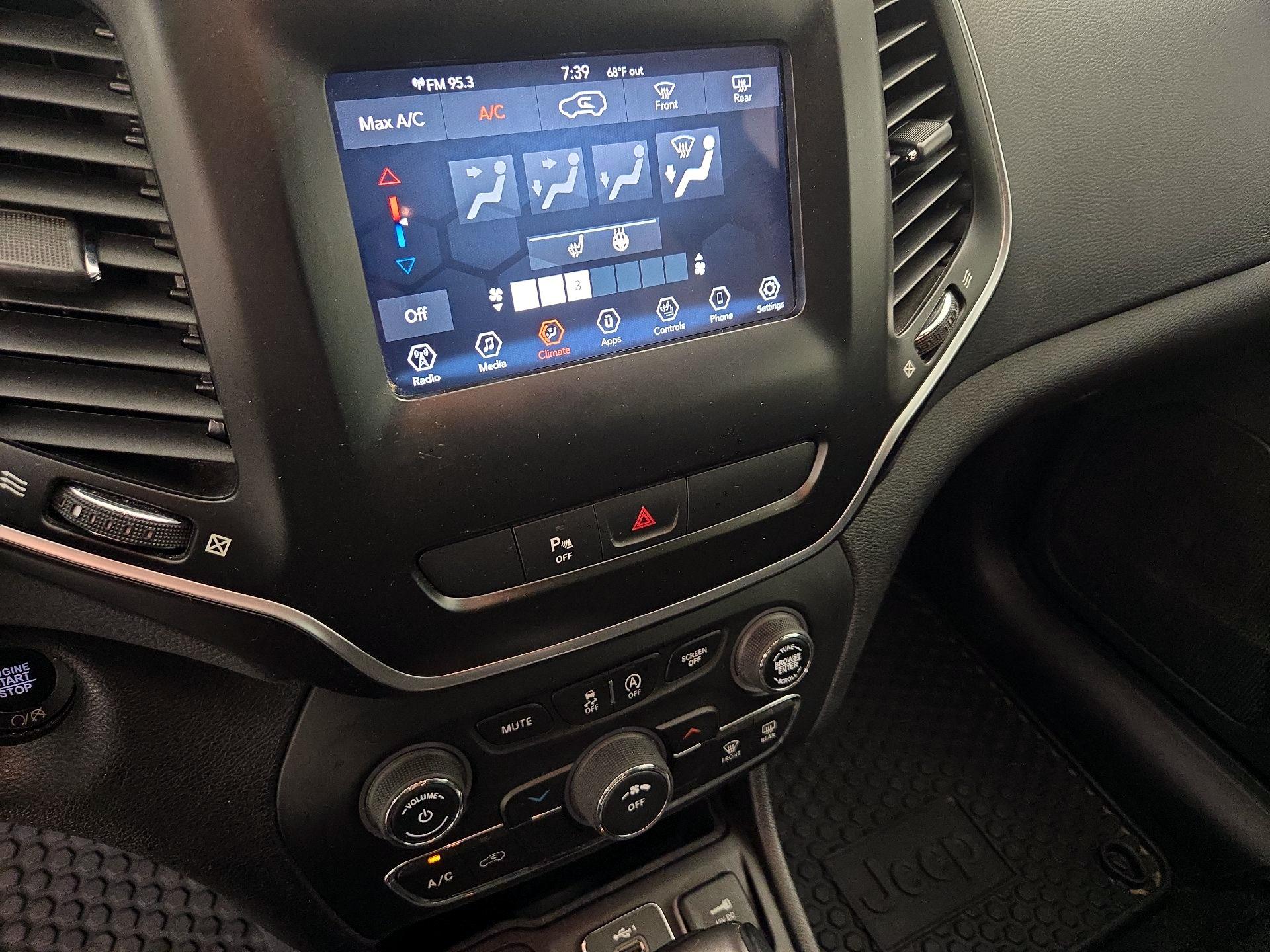 Thumbnail: 2020 Jeep Cherokee - 16