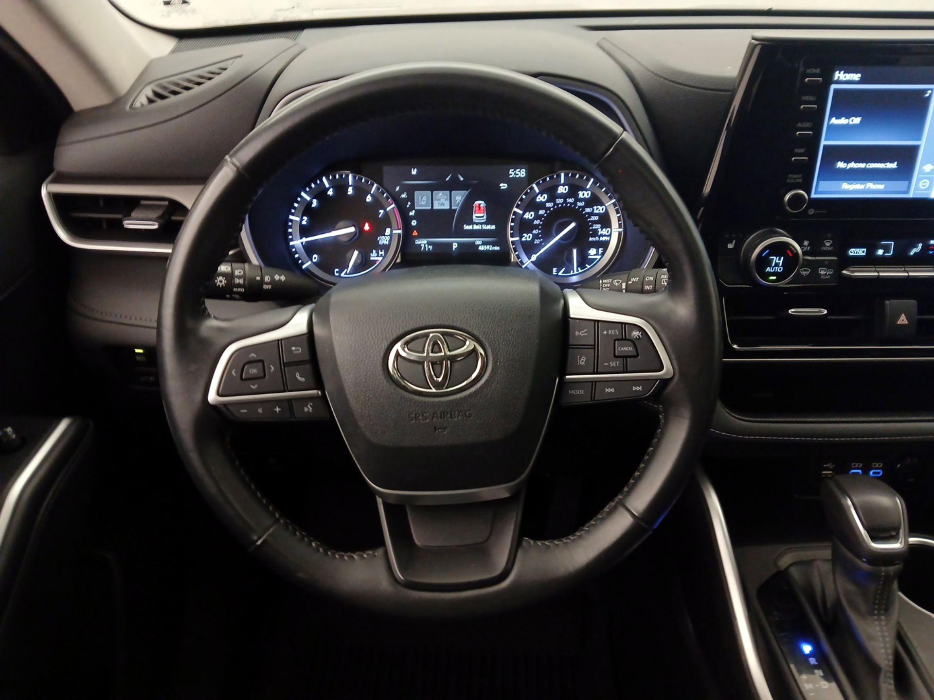 Thumbnail: 2022 Toyota Highlander - 10