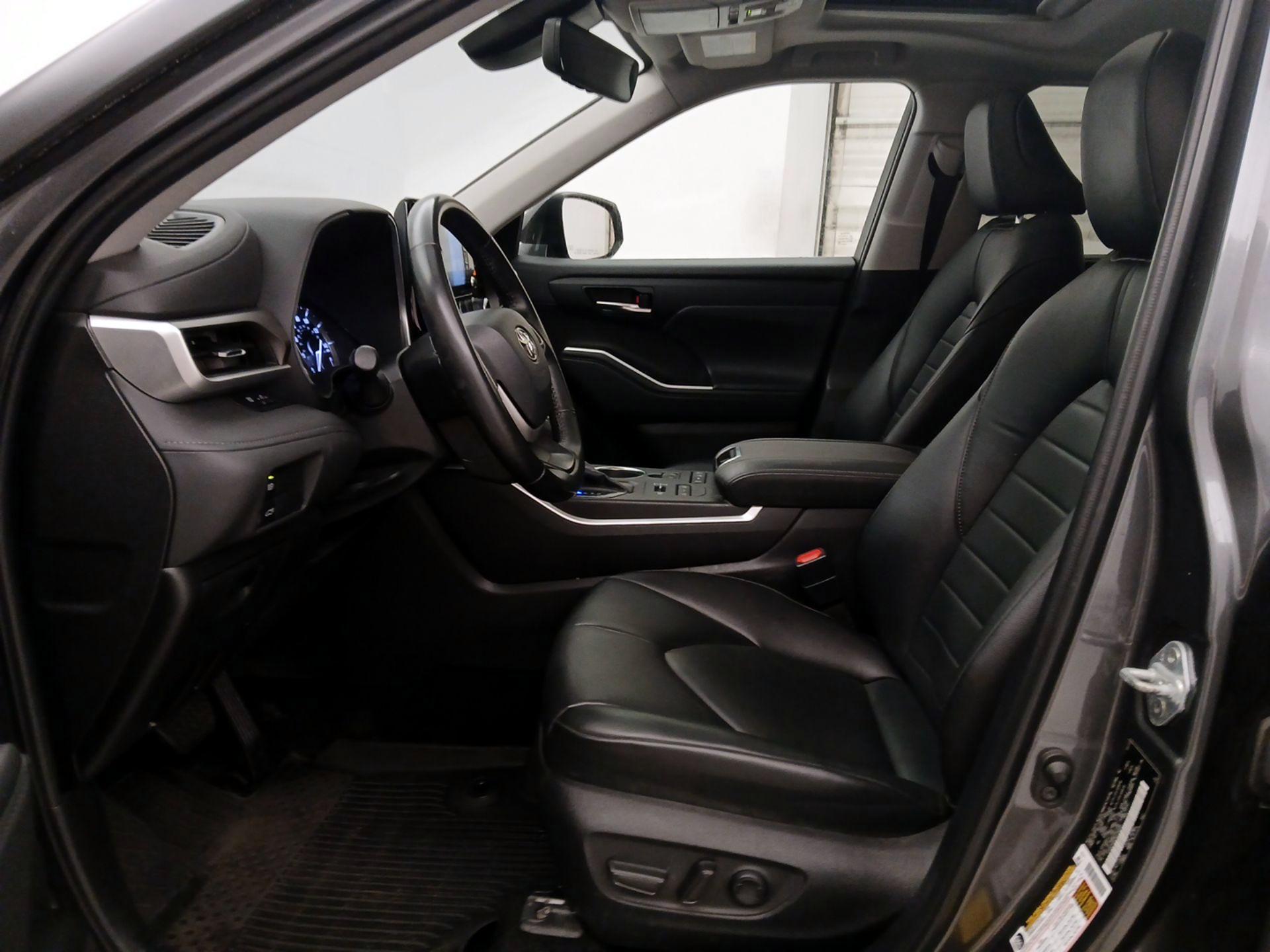 Thumbnail: 2022 Toyota Highlander - 11