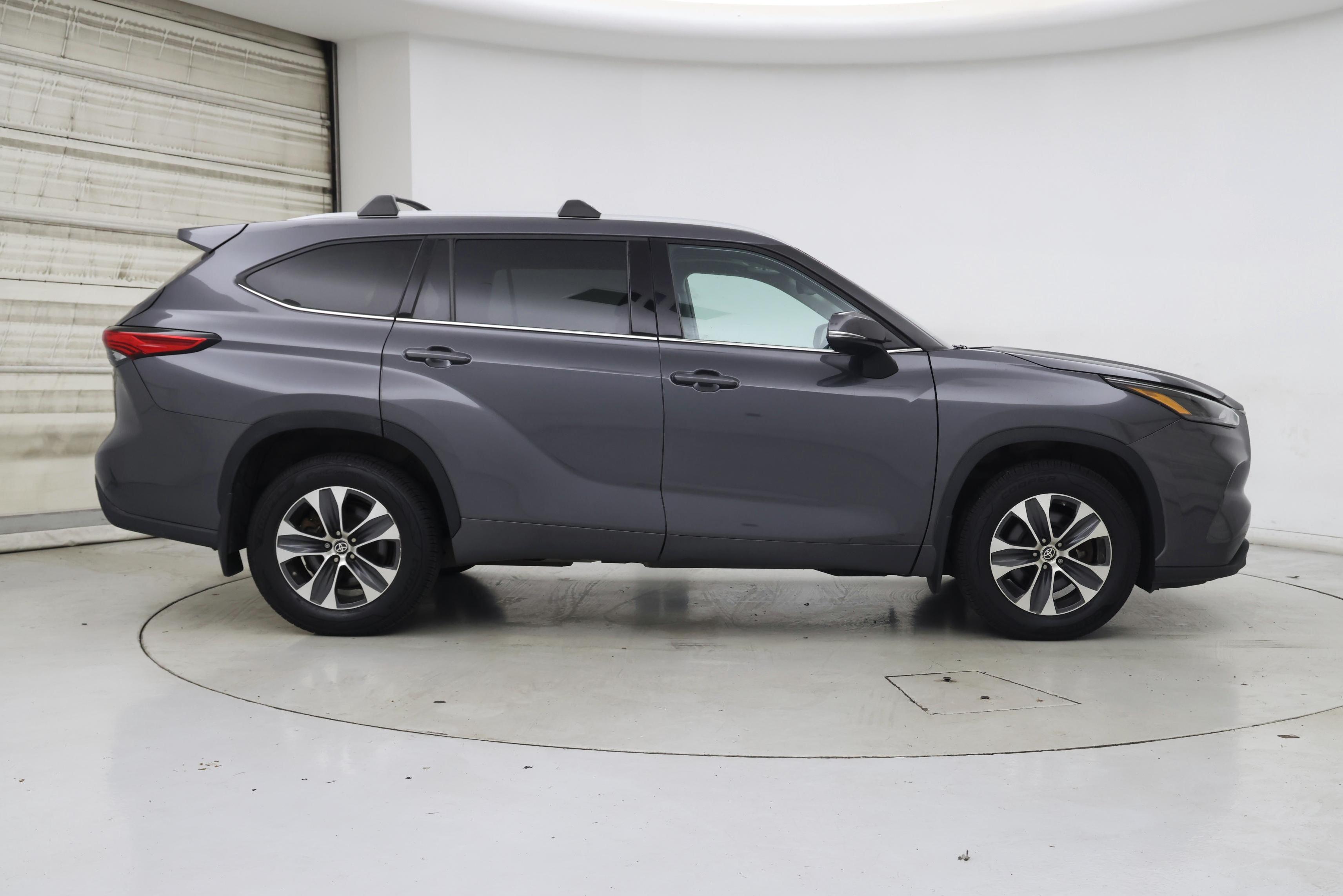 Thumbnail: 2022 Toyota Highlander - 7