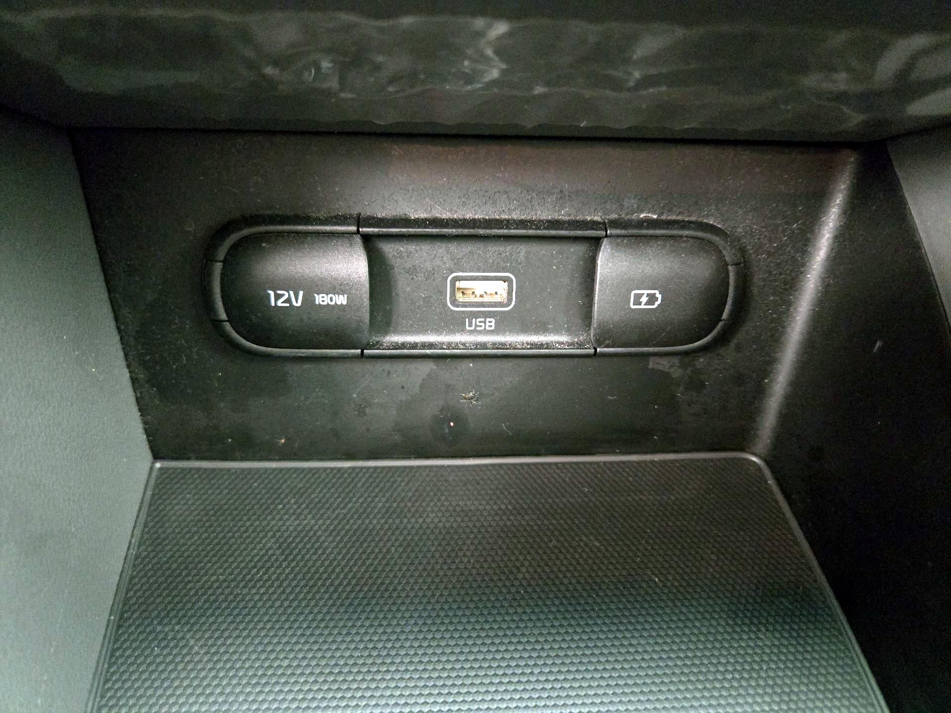 Thumbnail: 2022 Kia Niro - 18