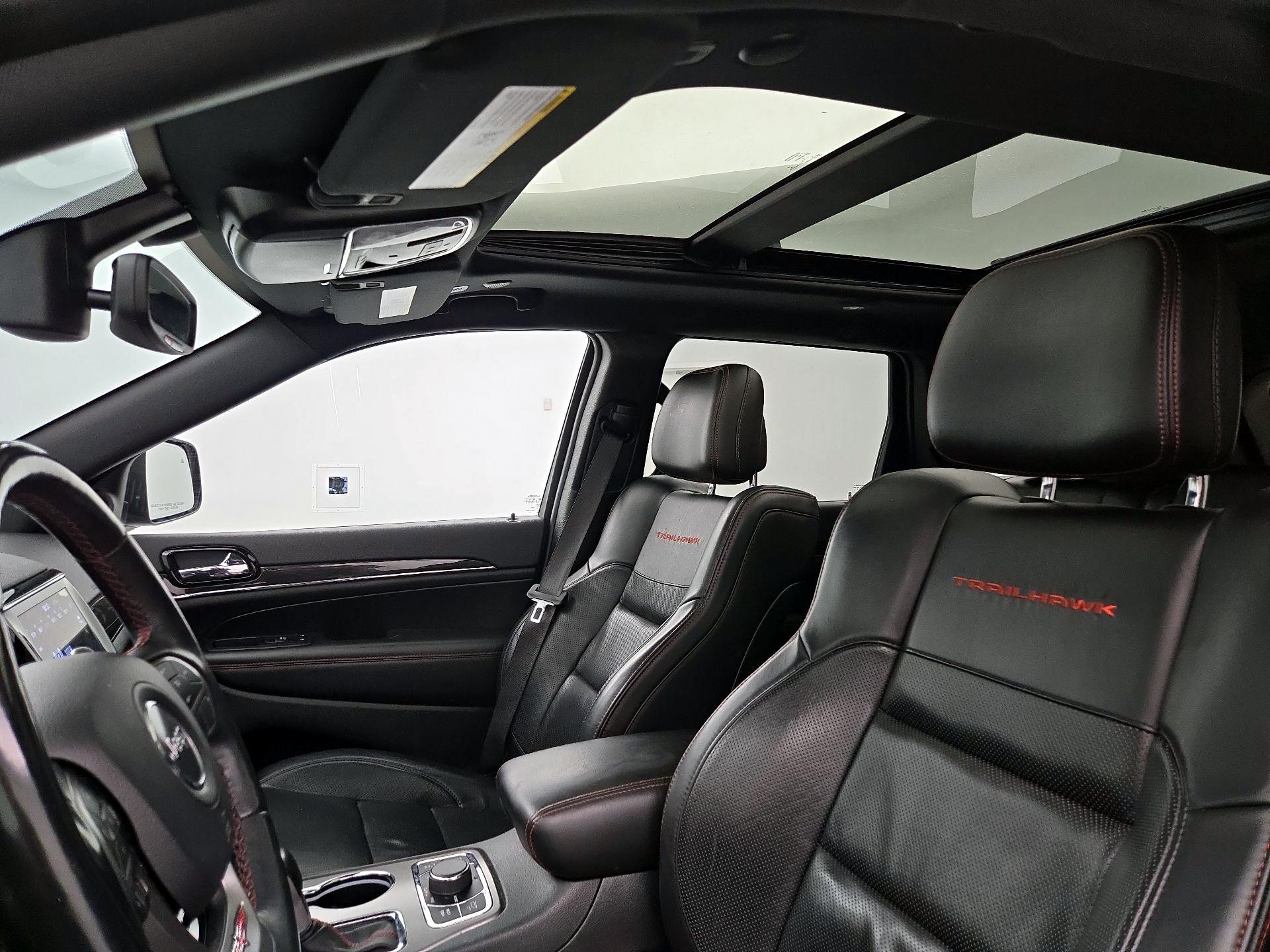 Thumbnail: 2020 Jeep Grand Cherokee - 20