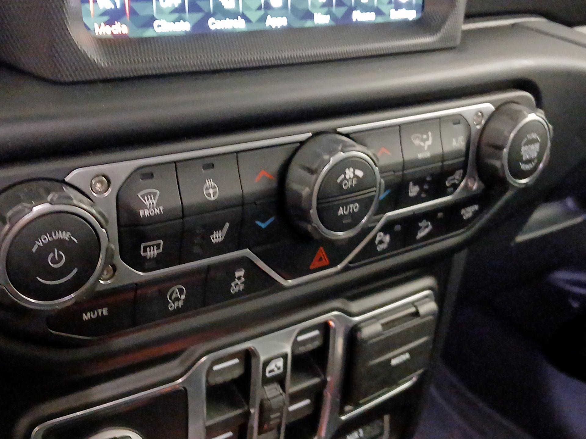 Thumbnail: 2020 Jeep Wrangler - 17