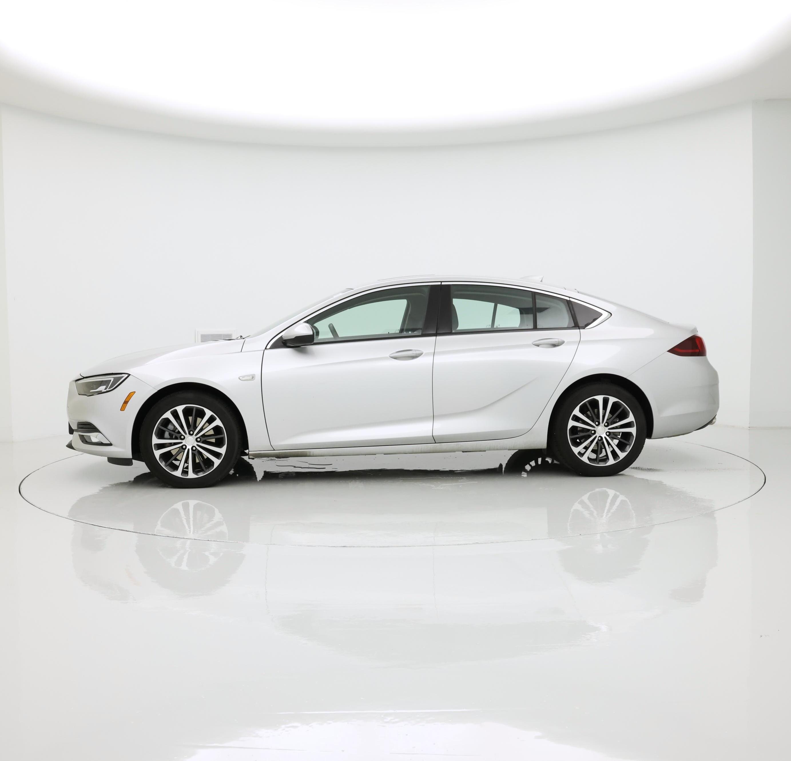 Thumbnail: 2020 Buick Regal - 3