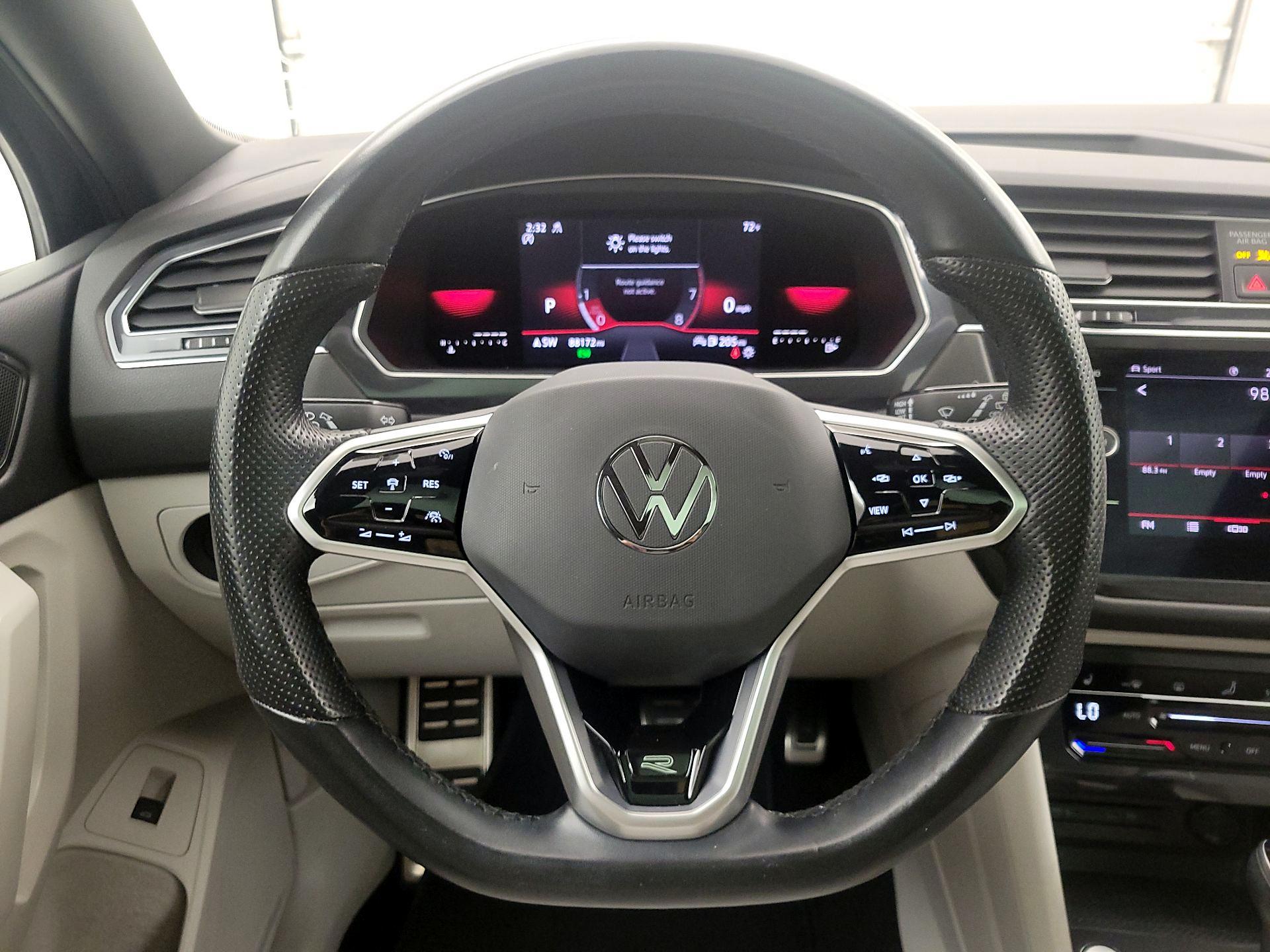 Thumbnail: 2022 Volkswagen Tiguan - 10