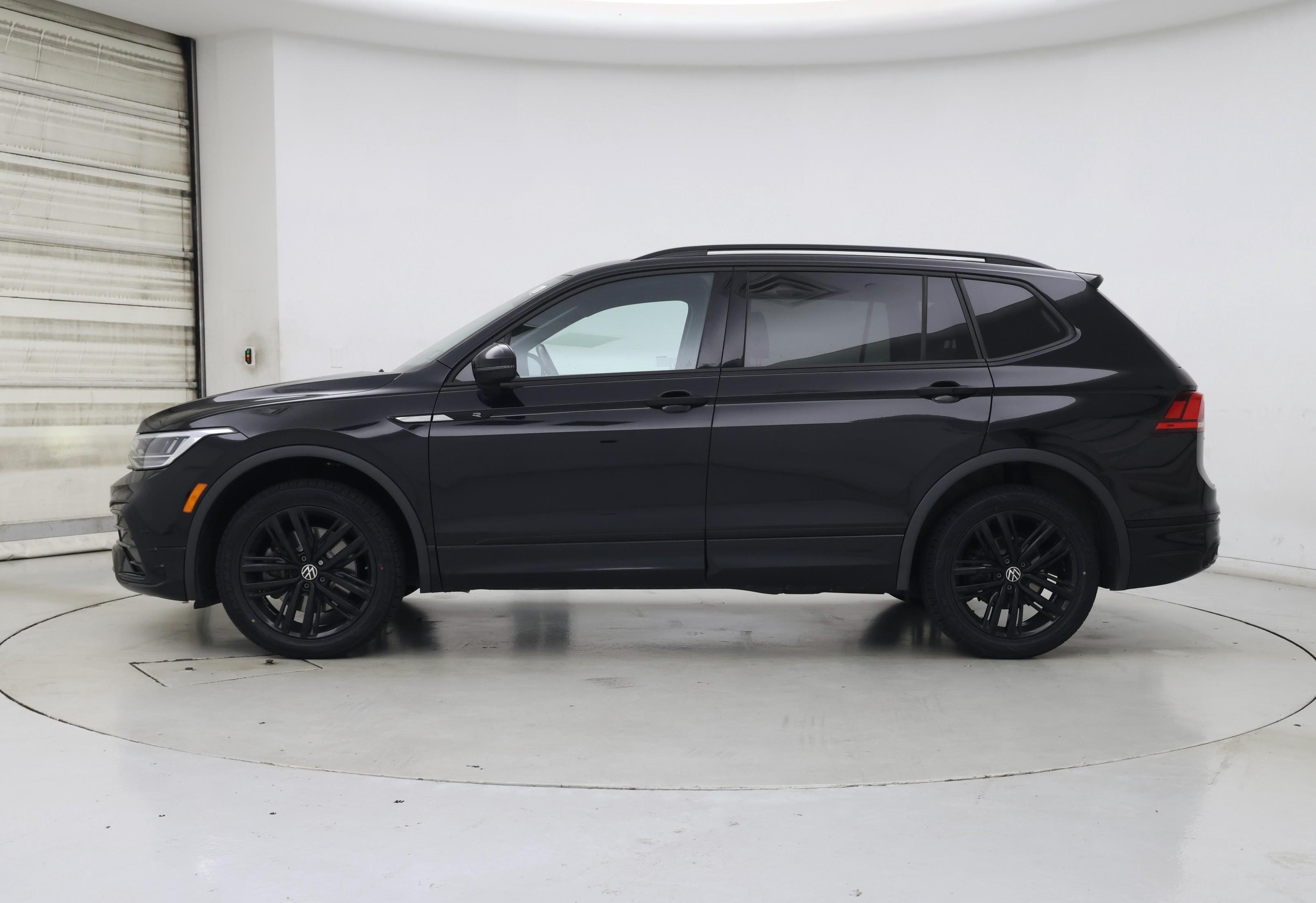 Thumbnail: 2022 Volkswagen Tiguan - 3