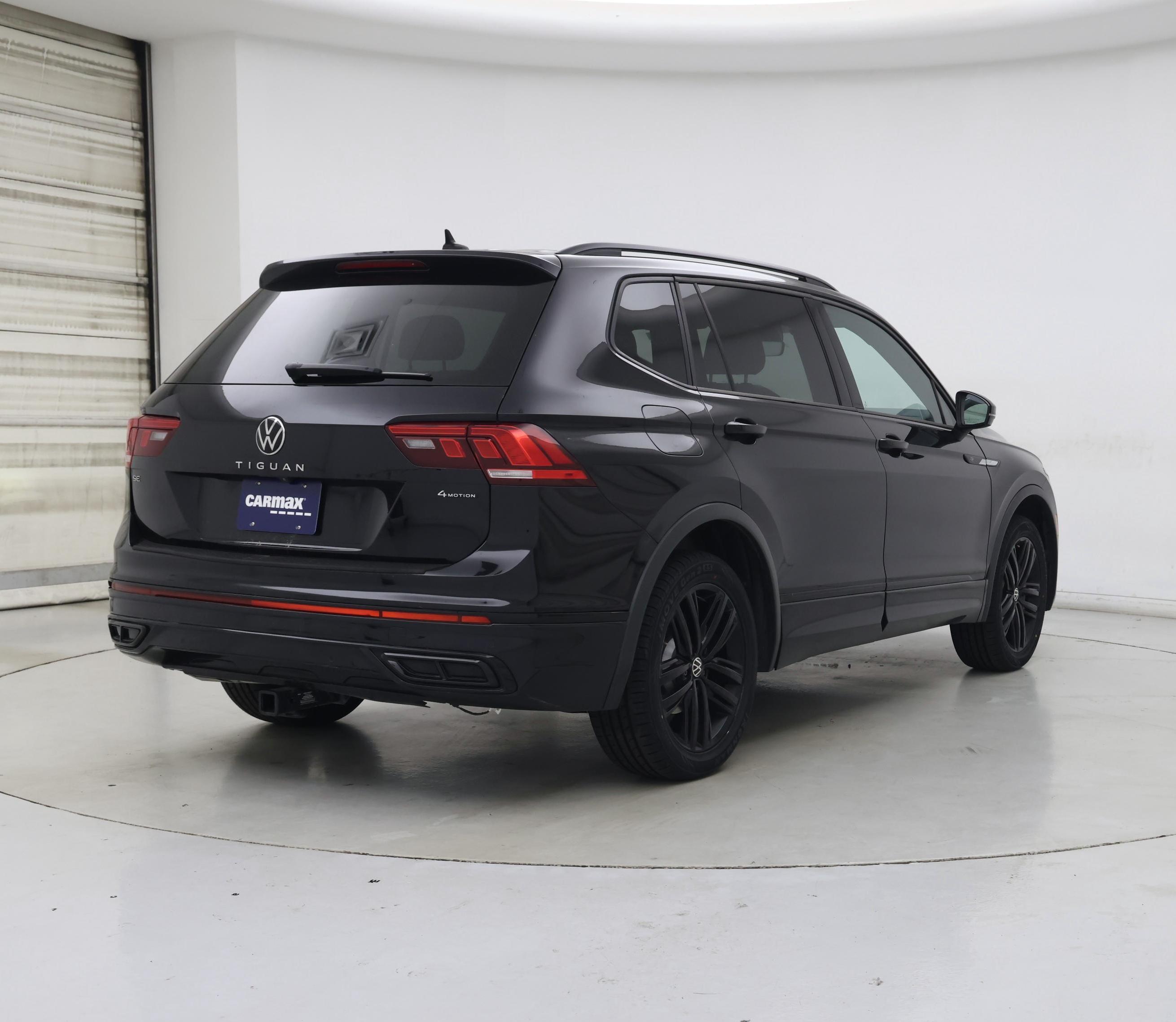 Thumbnail: 2022 Volkswagen Tiguan - 8