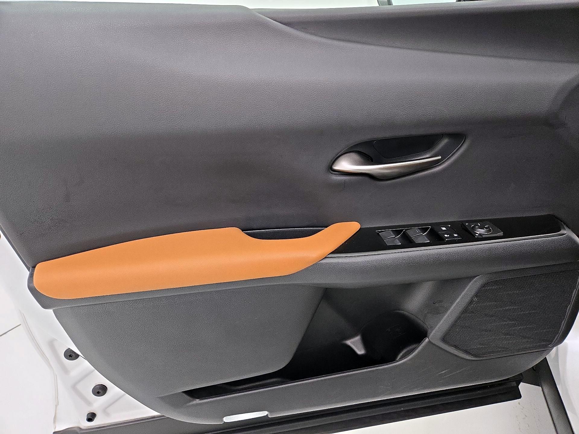 Thumbnail: 2022 Lexus UX - 12