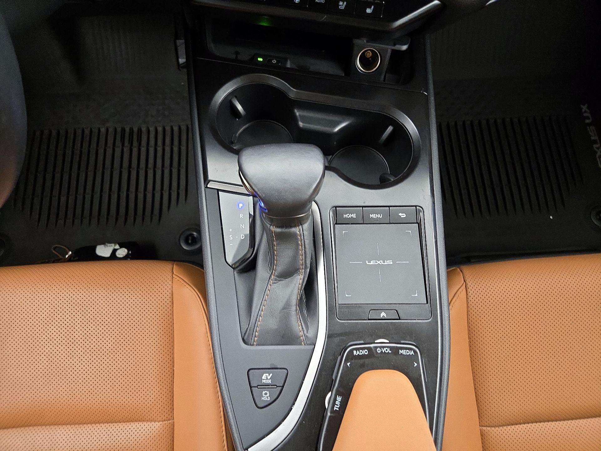 Thumbnail: 2022 Lexus UX - 17