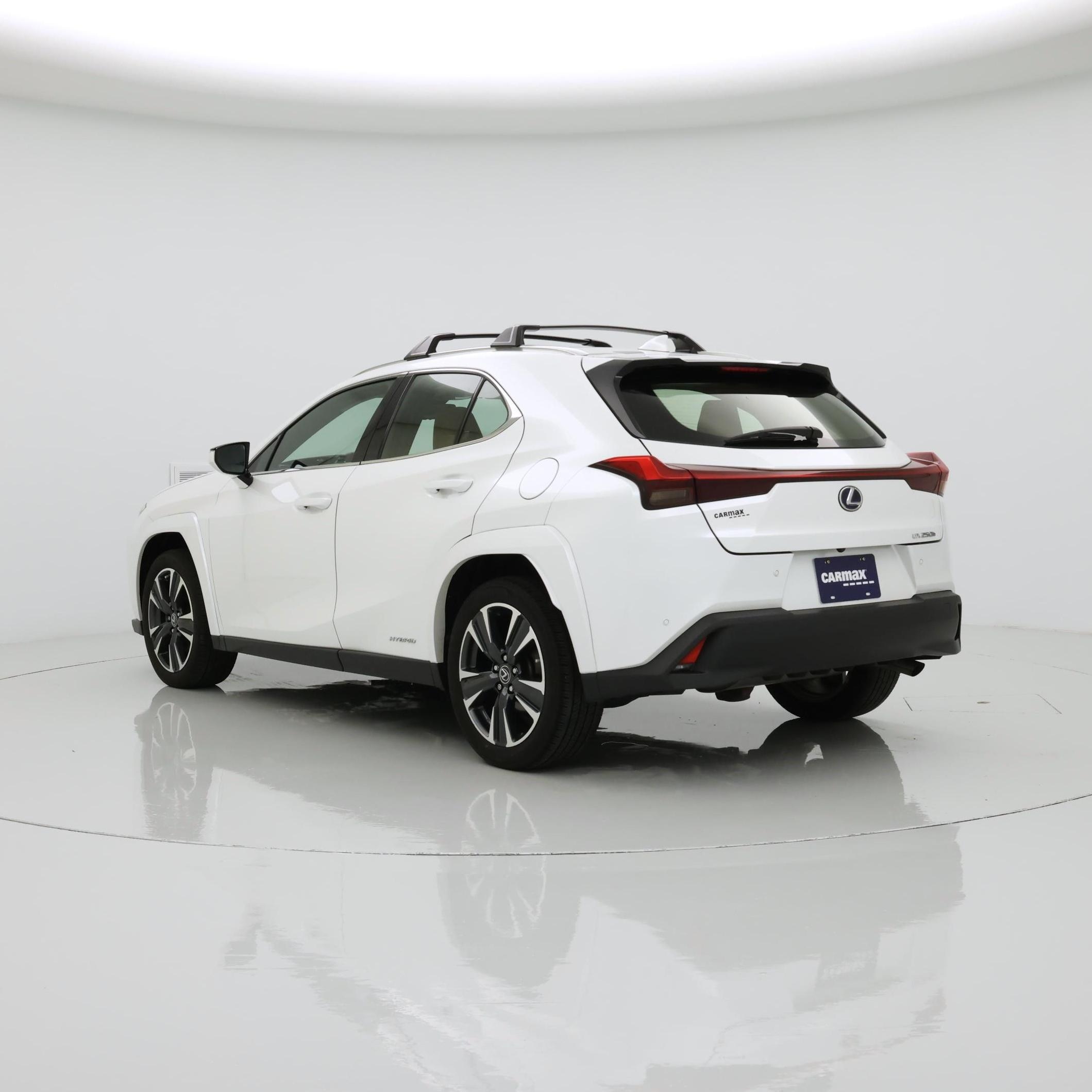 Thumbnail: 2022 Lexus UX - 2