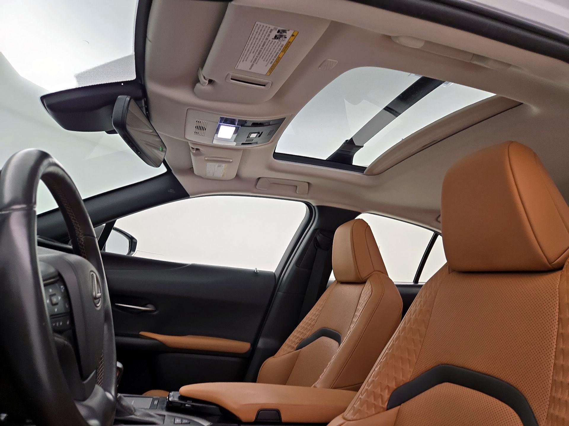 Thumbnail: 2022 Lexus UX - 19
