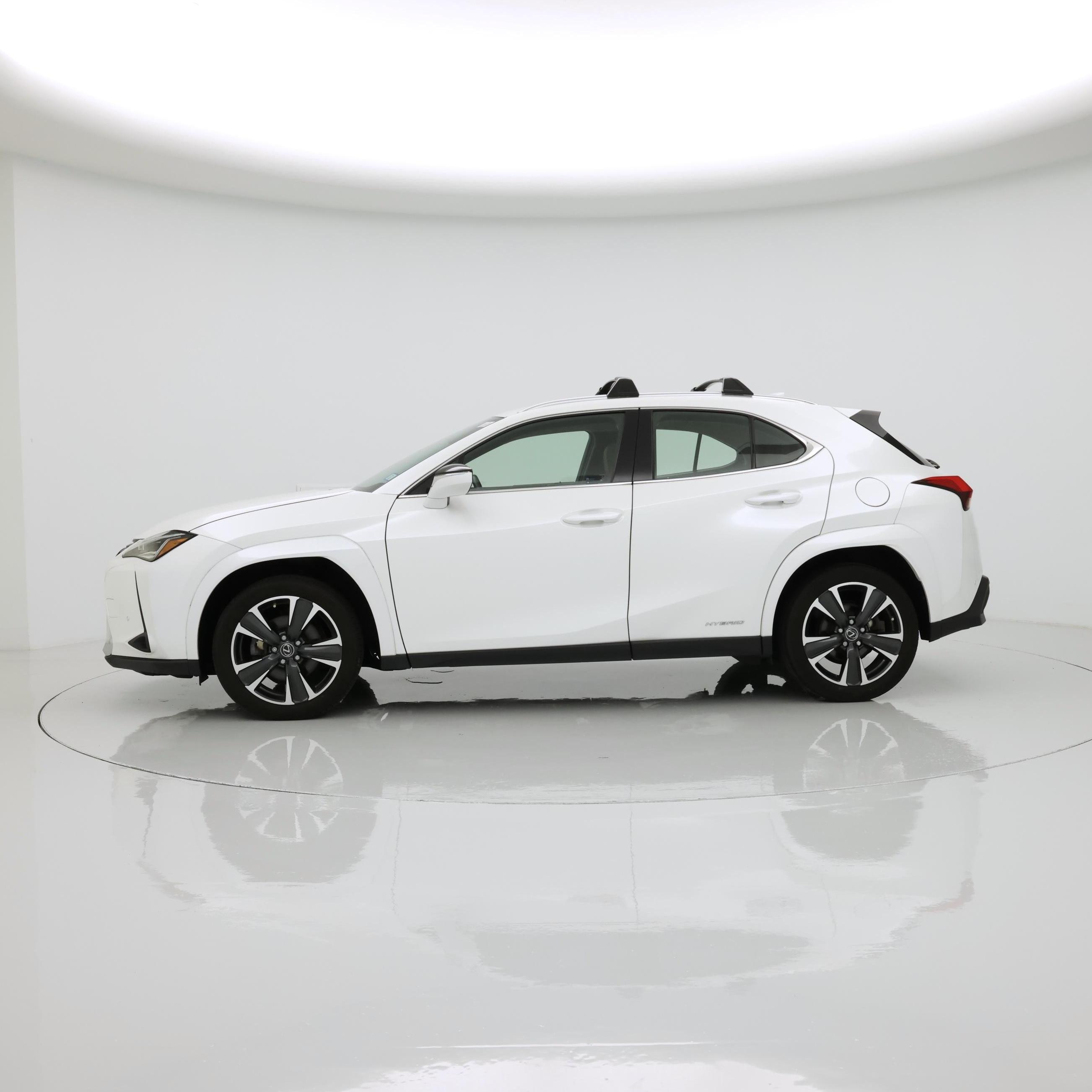 Thumbnail: 2022 Lexus UX - 3