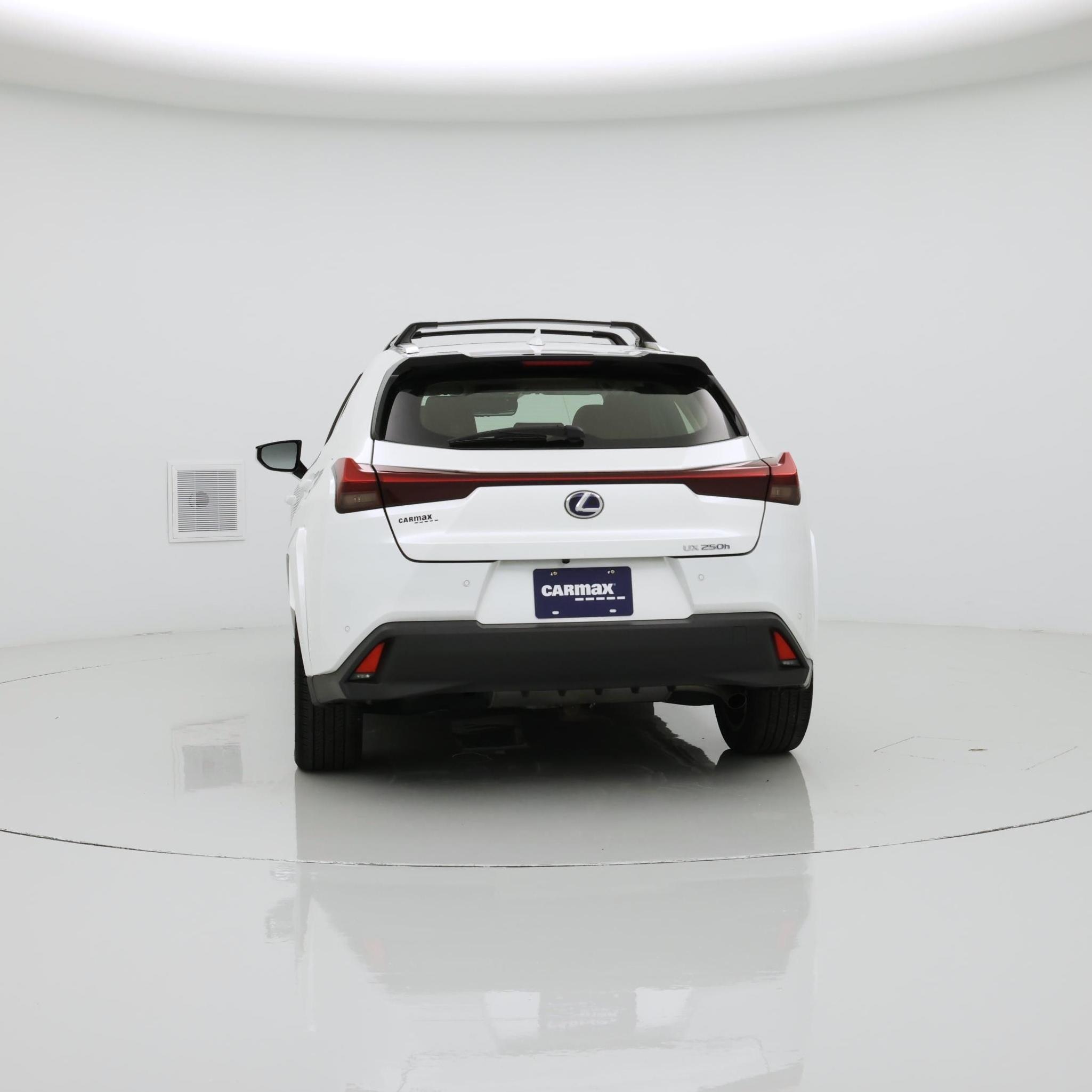 Thumbnail: 2022 Lexus UX - 6