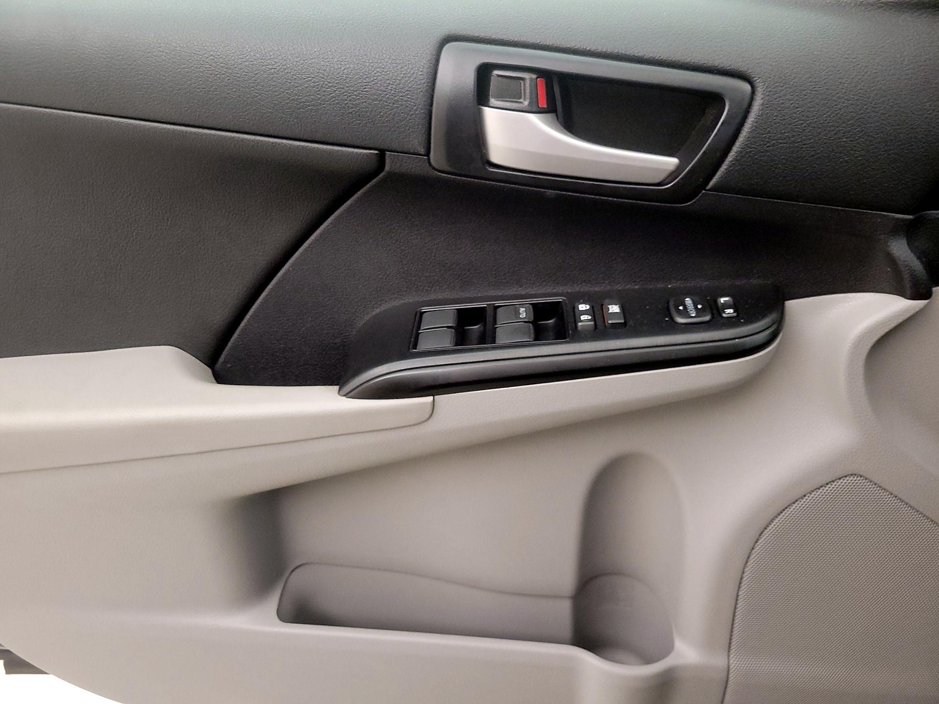 Thumbnail: 2014 Toyota Camry - 12