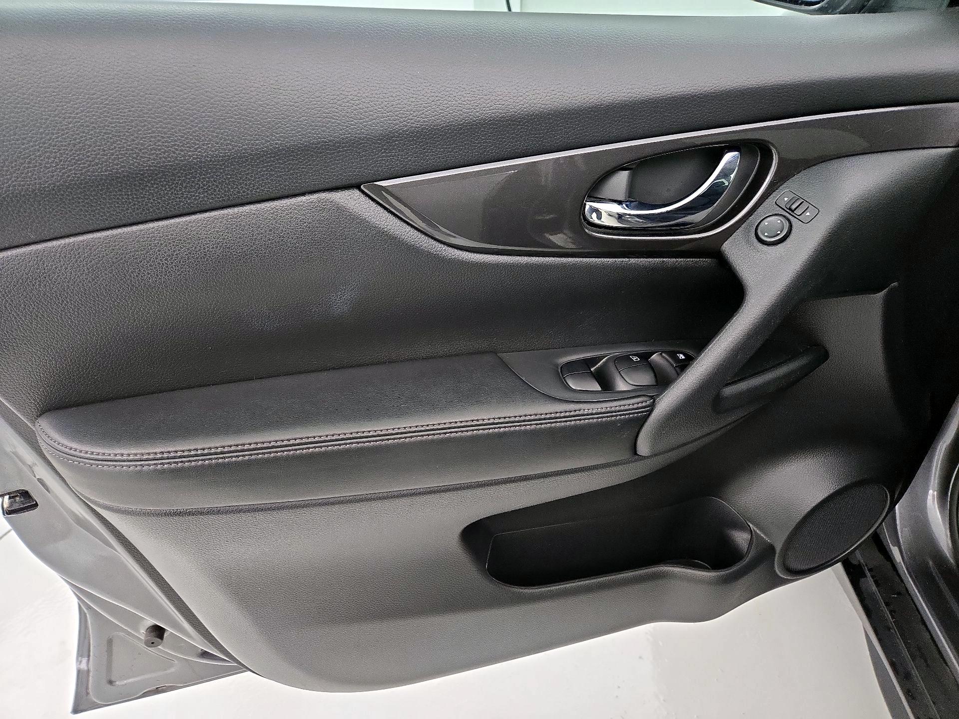 Thumbnail: 2020 Nissan Rogue - 12