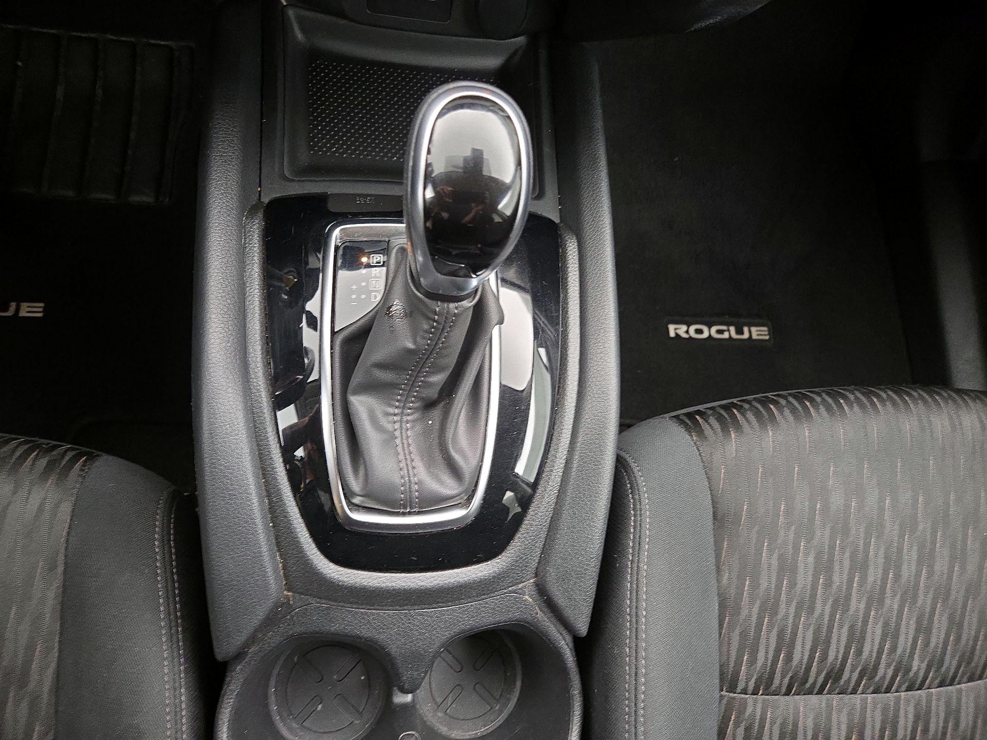 Thumbnail: 2020 Nissan Rogue - 17