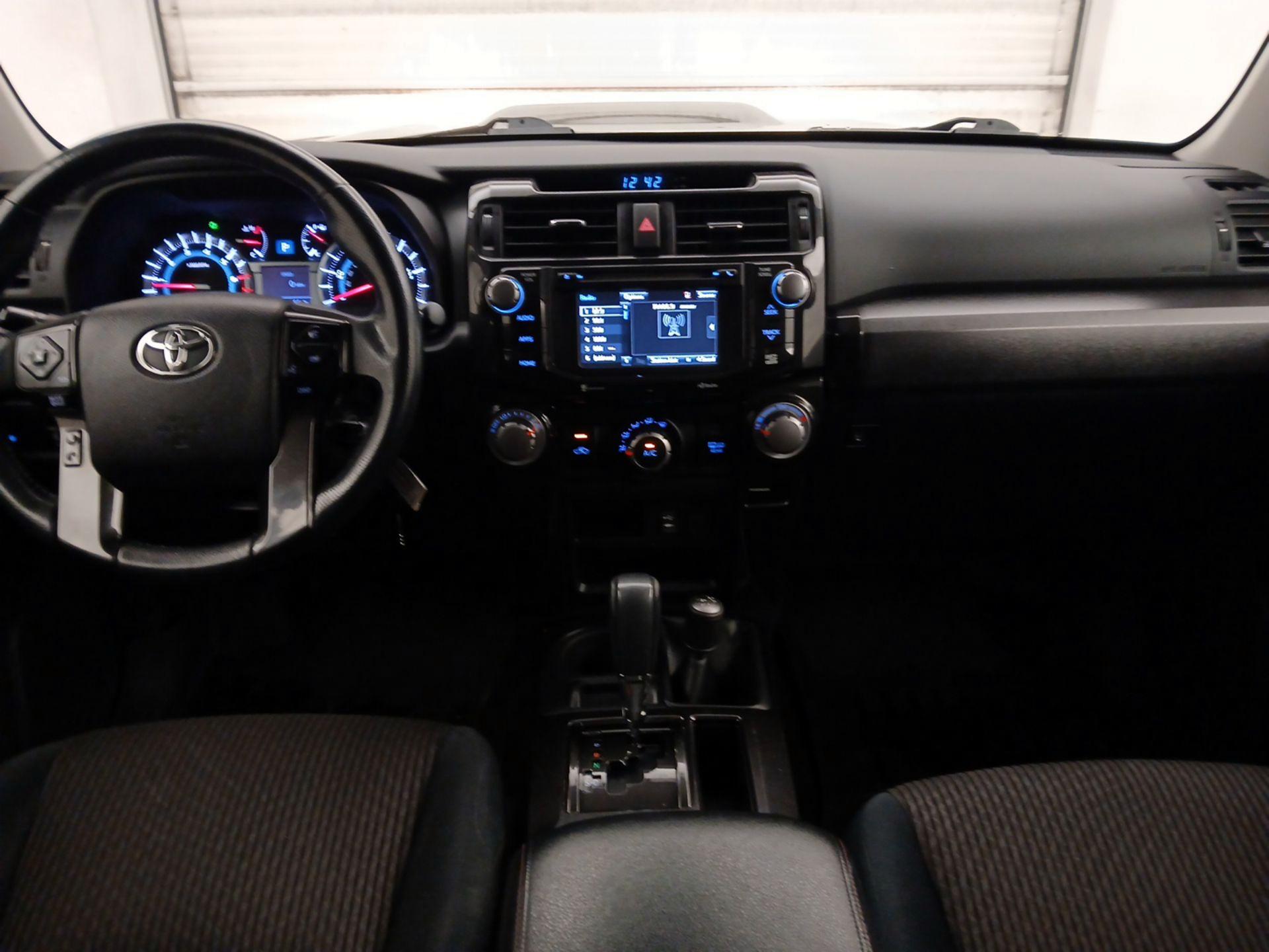 Thumbnail: 2015 Toyota 4Runner - 9