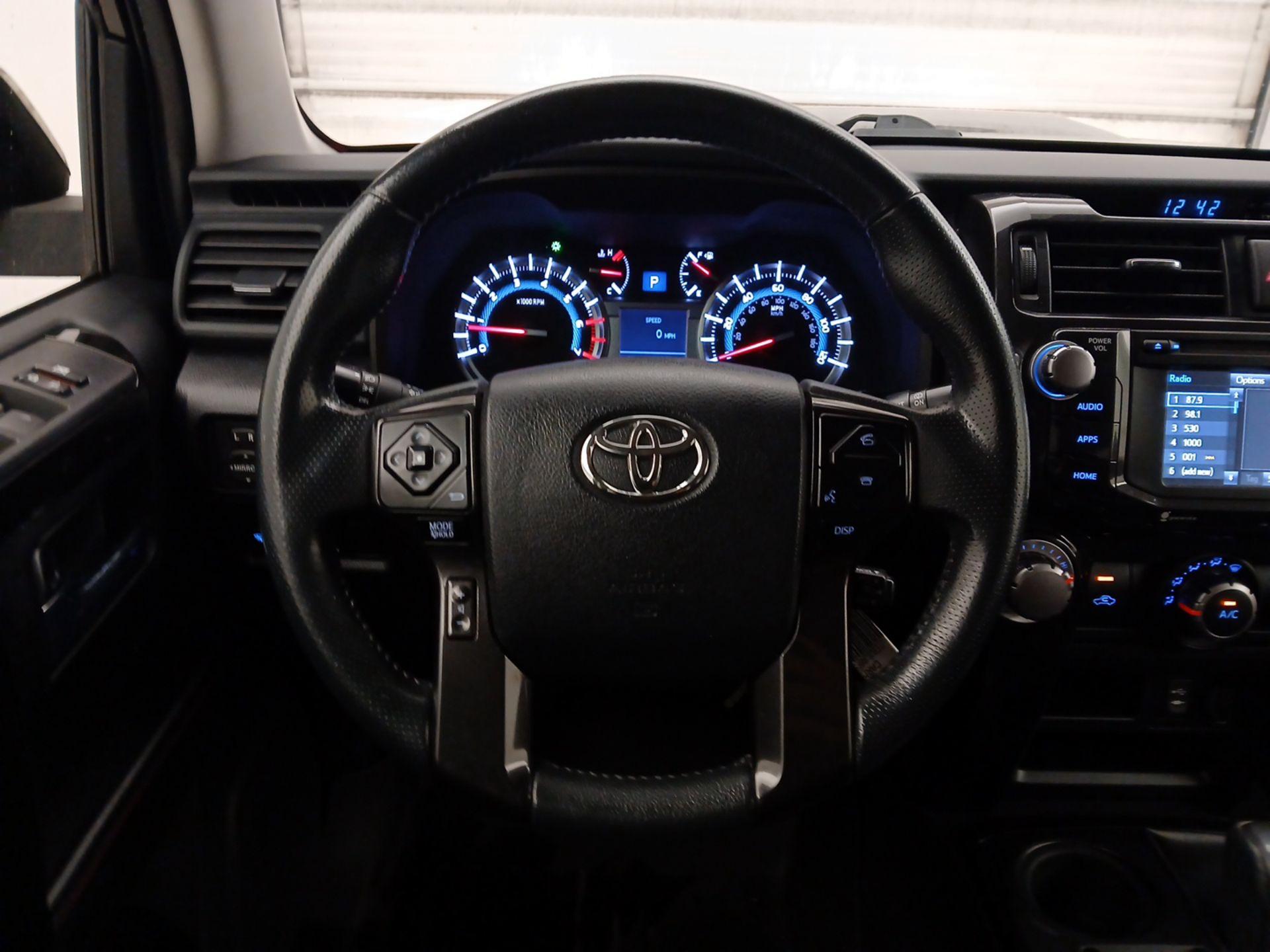 Thumbnail: 2015 Toyota 4Runner - 10