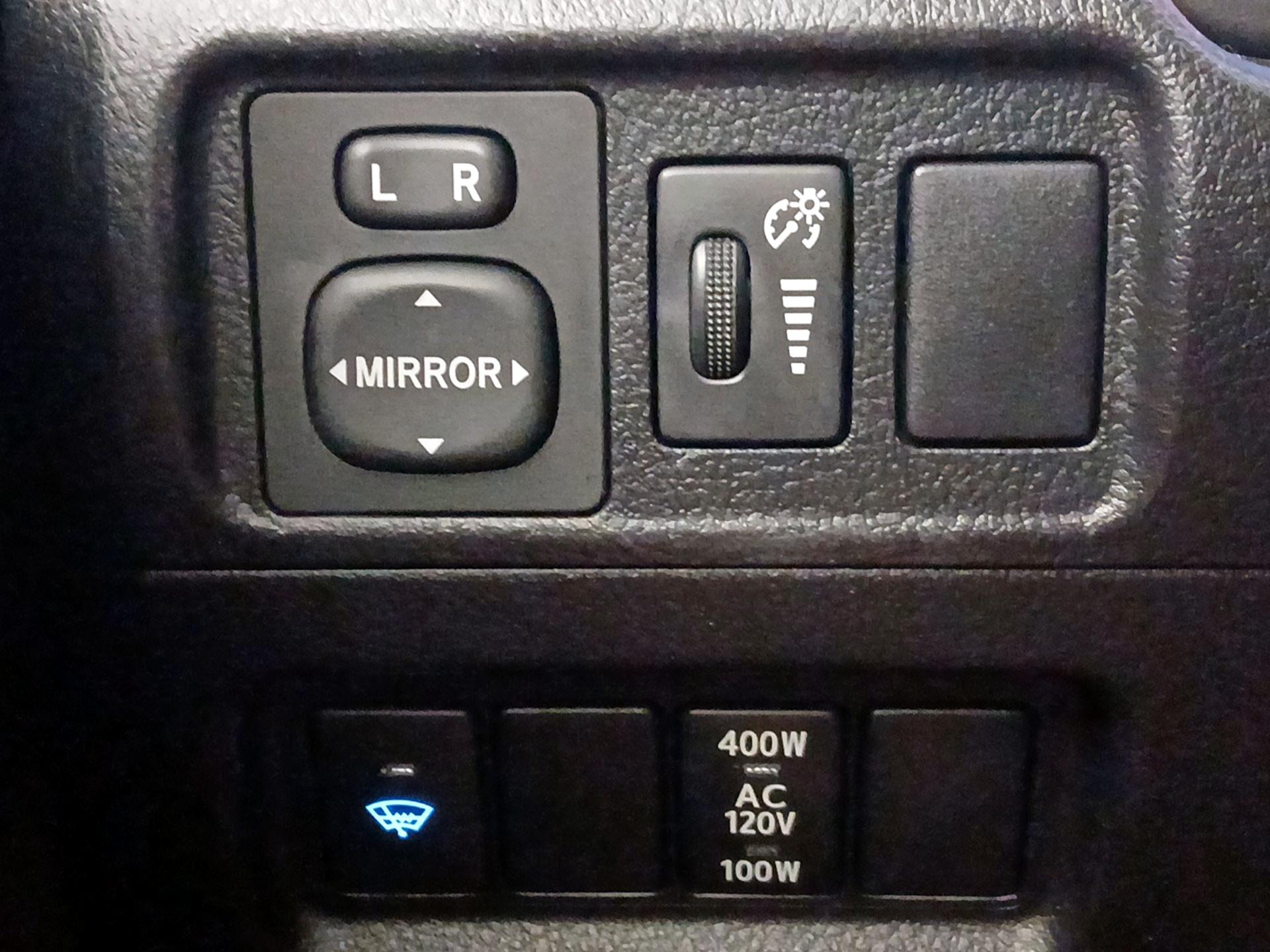 Thumbnail: 2015 Toyota 4Runner - 13