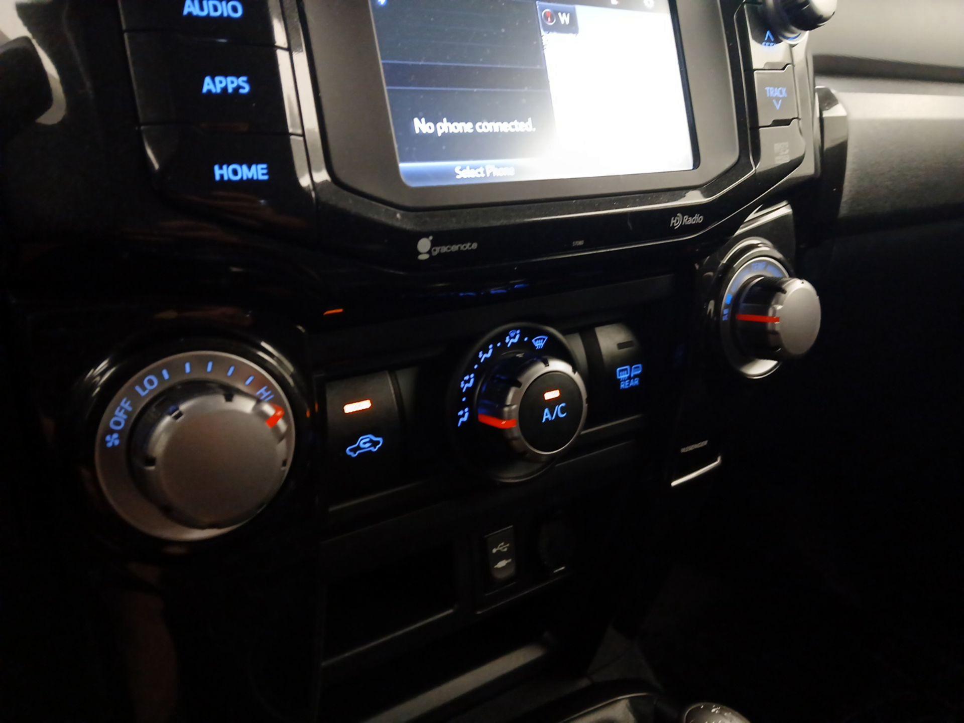 Thumbnail: 2015 Toyota 4Runner - 16