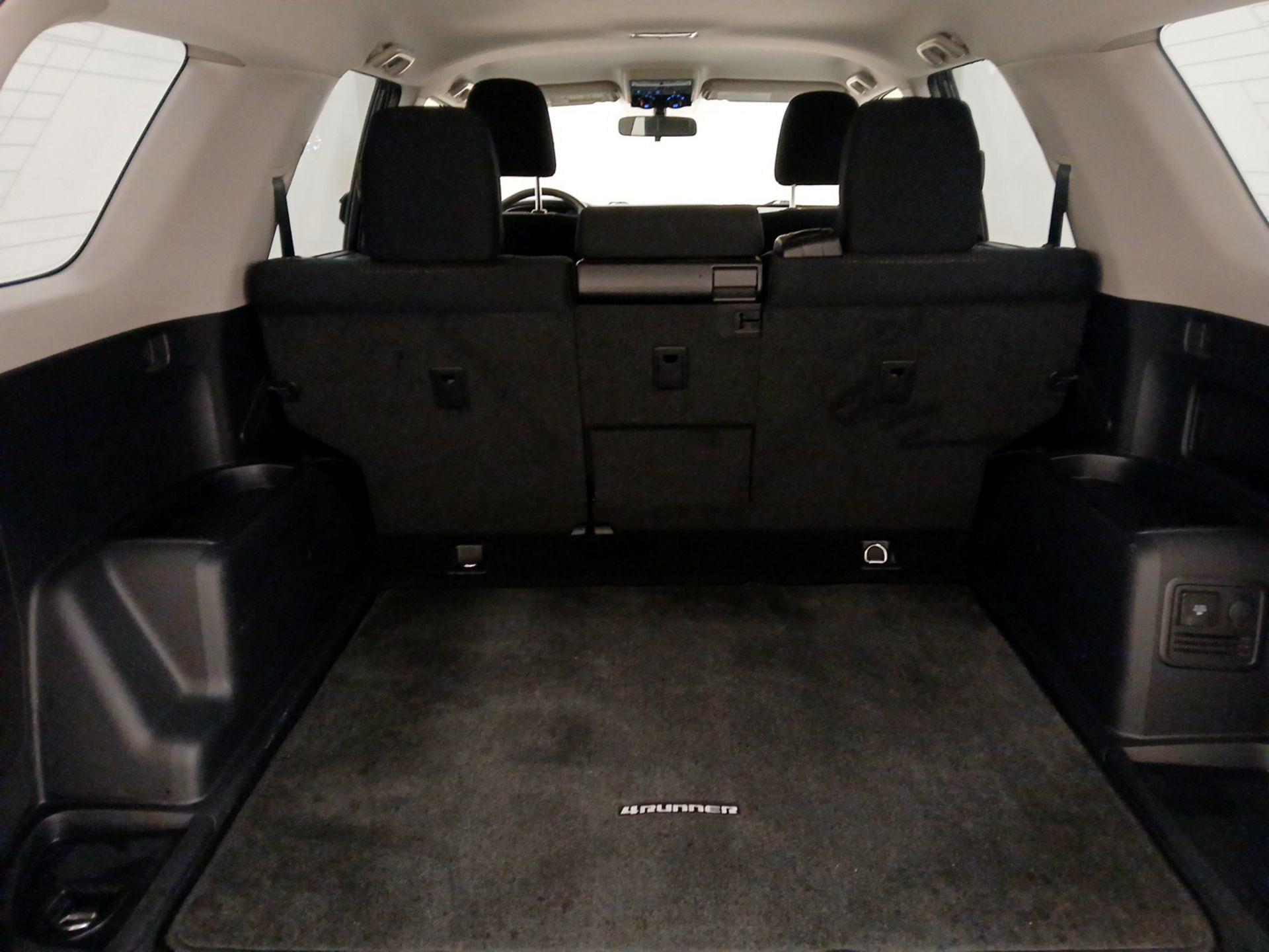 Thumbnail: 2015 Toyota 4Runner - 20