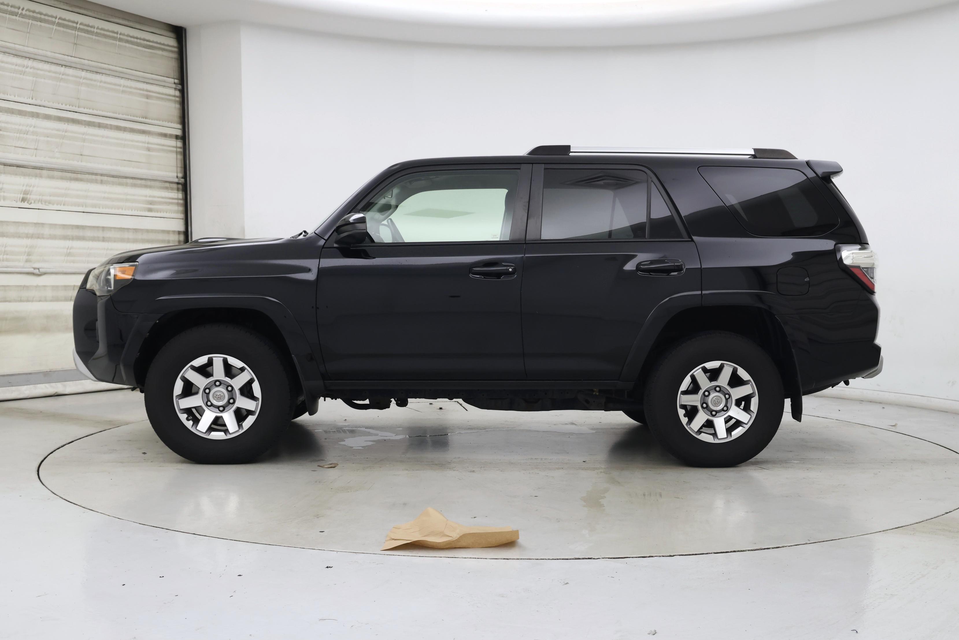 Thumbnail: 2015 Toyota 4Runner - 3