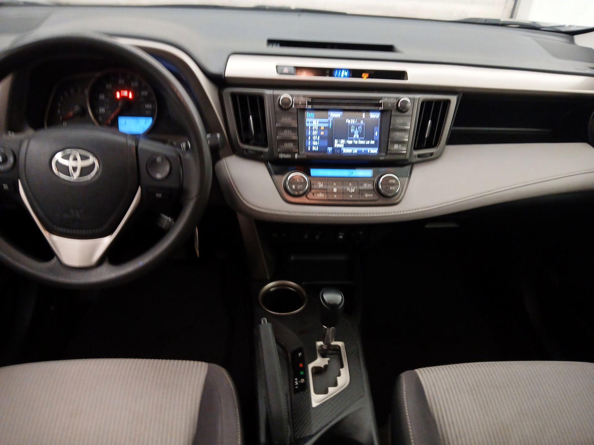 Thumbnail: 2014 Toyota RAV4 - 9